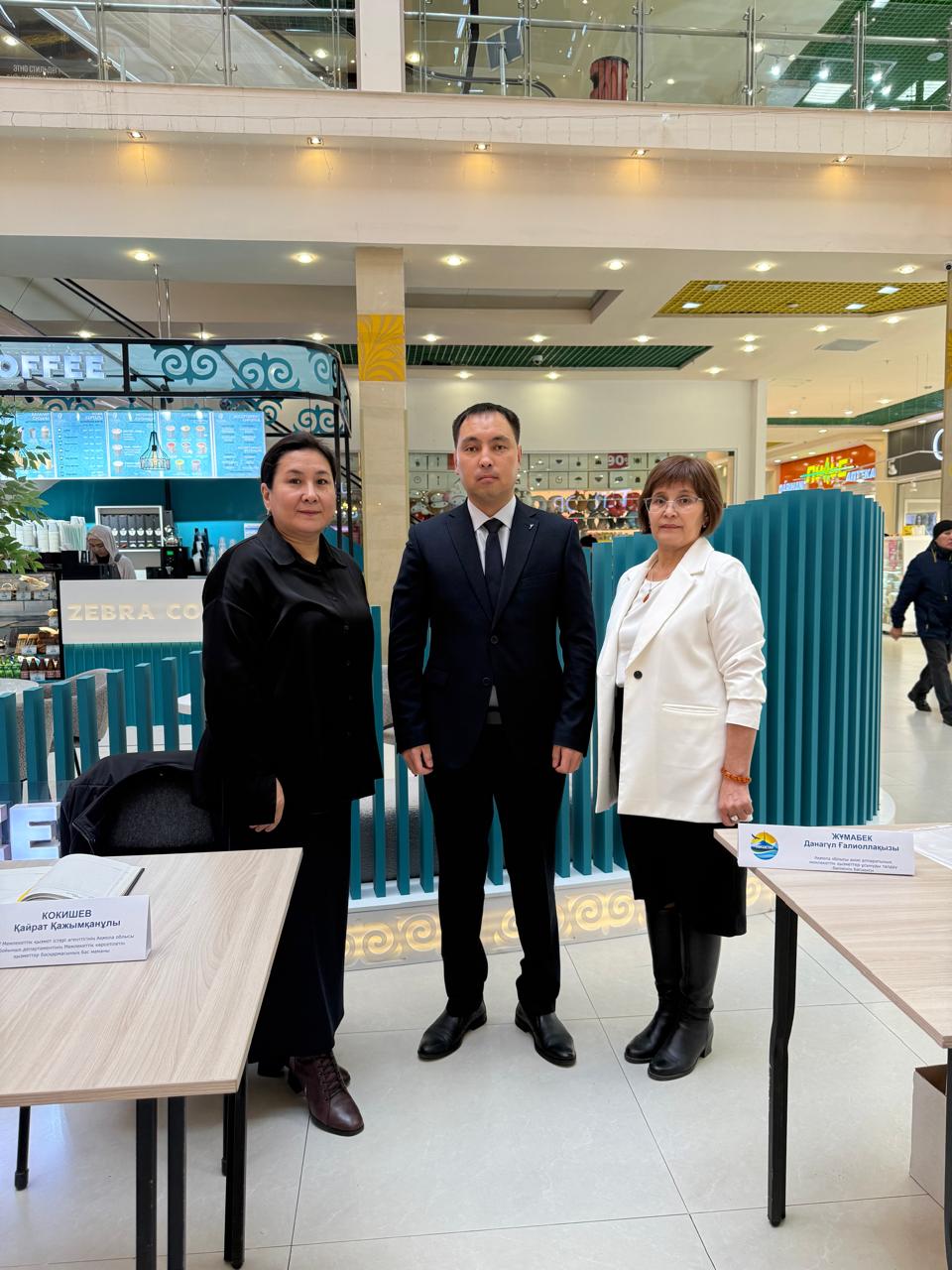 В рамках концепции «Слышащего государства» на площадке ТРЦ 12 ноября по инициативе акимата города Кокшетау проведен «День услугополучателя».