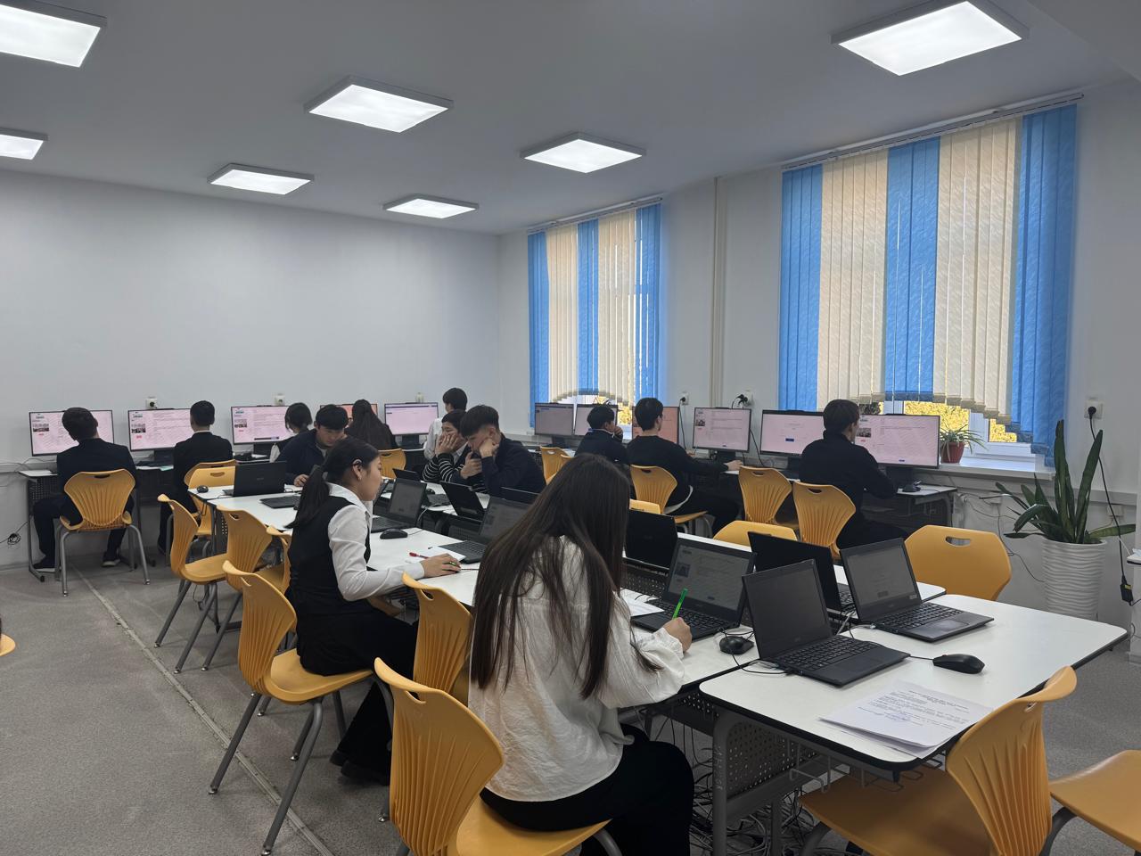 В  области Жетісу прошёл районный этап Олимпиады по финансовой грамотности и безопасности!