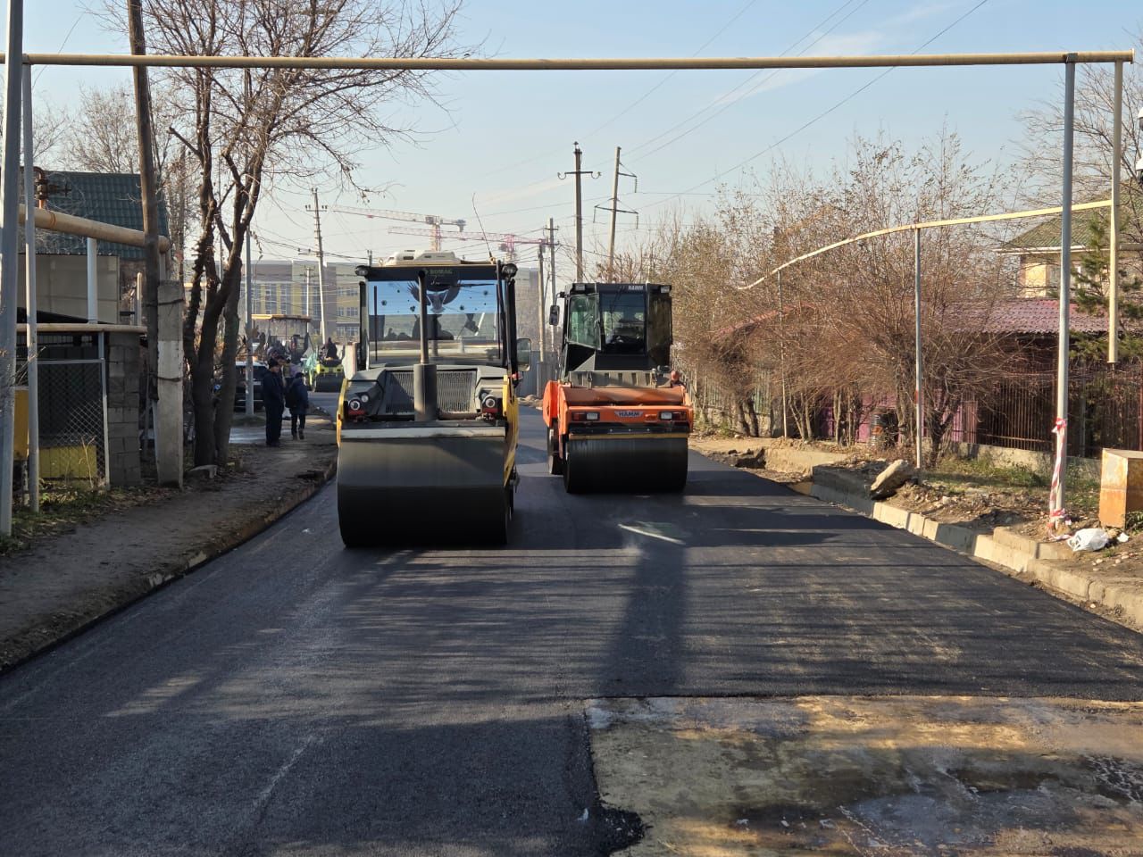 Алматының Наурызбай ауданында 37,7 шақырым жол жөнделіп, жаңа тротуарлар салынады