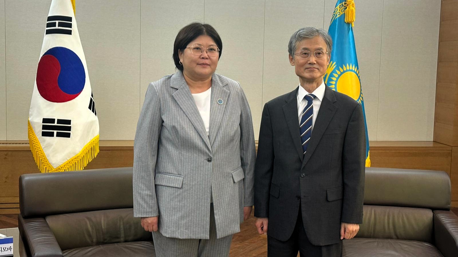 Chairperson of the Constitutional Court of Kazakhstan Meets with the Chief Justice of the Supreme Court of the Republic of Korea