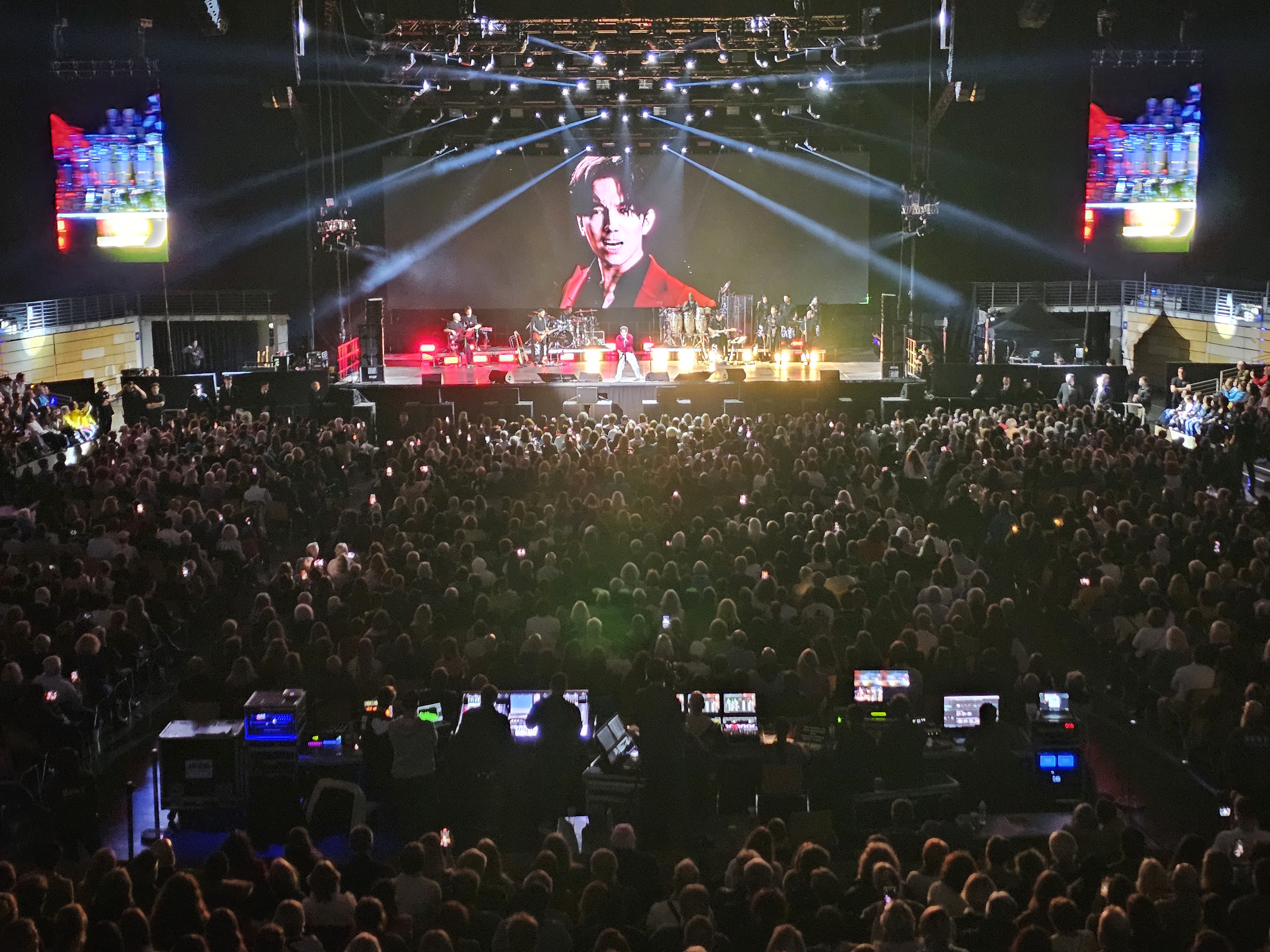 Концерт Димаша Кудайбергена в Германии объединил поклонников со всего мира