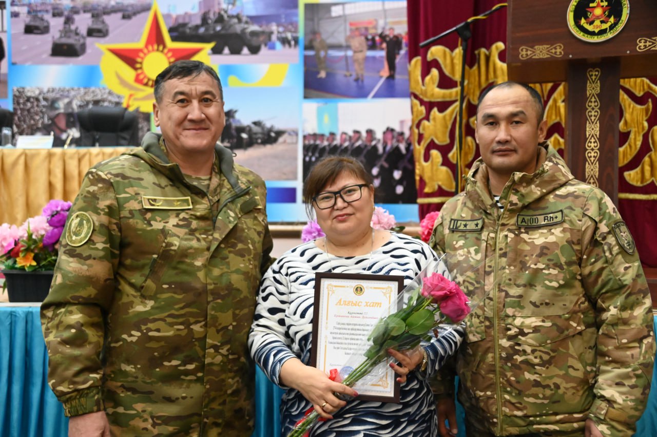 Теңіз жаяу әскерлері бригадасына жүзден астам сарбаздың ата-анасы барды