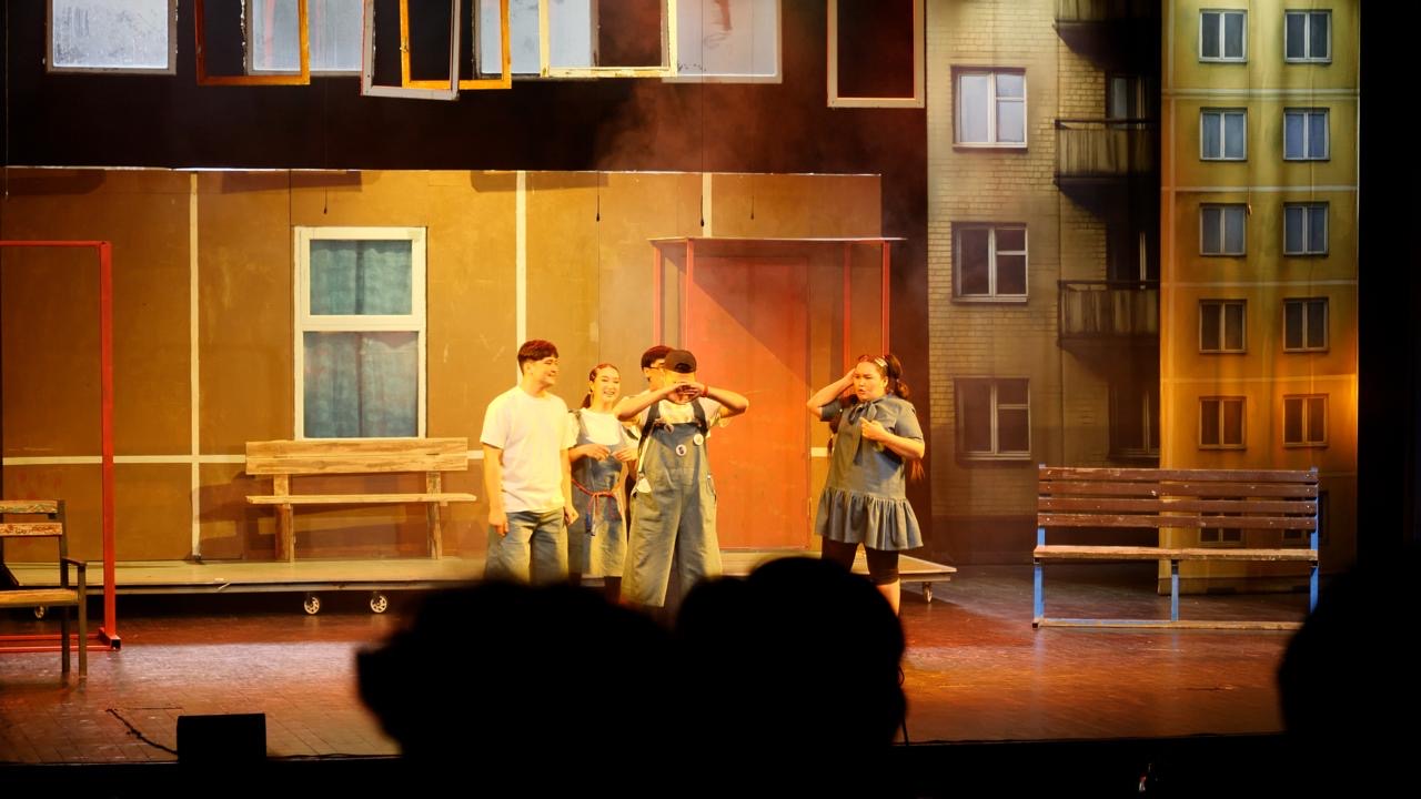 «Закон и порядок»: в Астане публике представили спектакль «Жылы мұң»