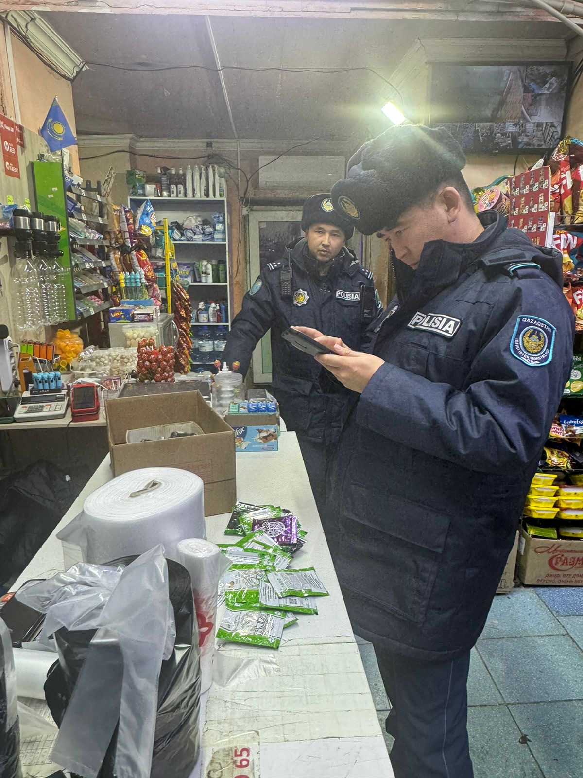 «Закон и порядок»: рейд по выявлению незаконной торговли насваем провели в Астане