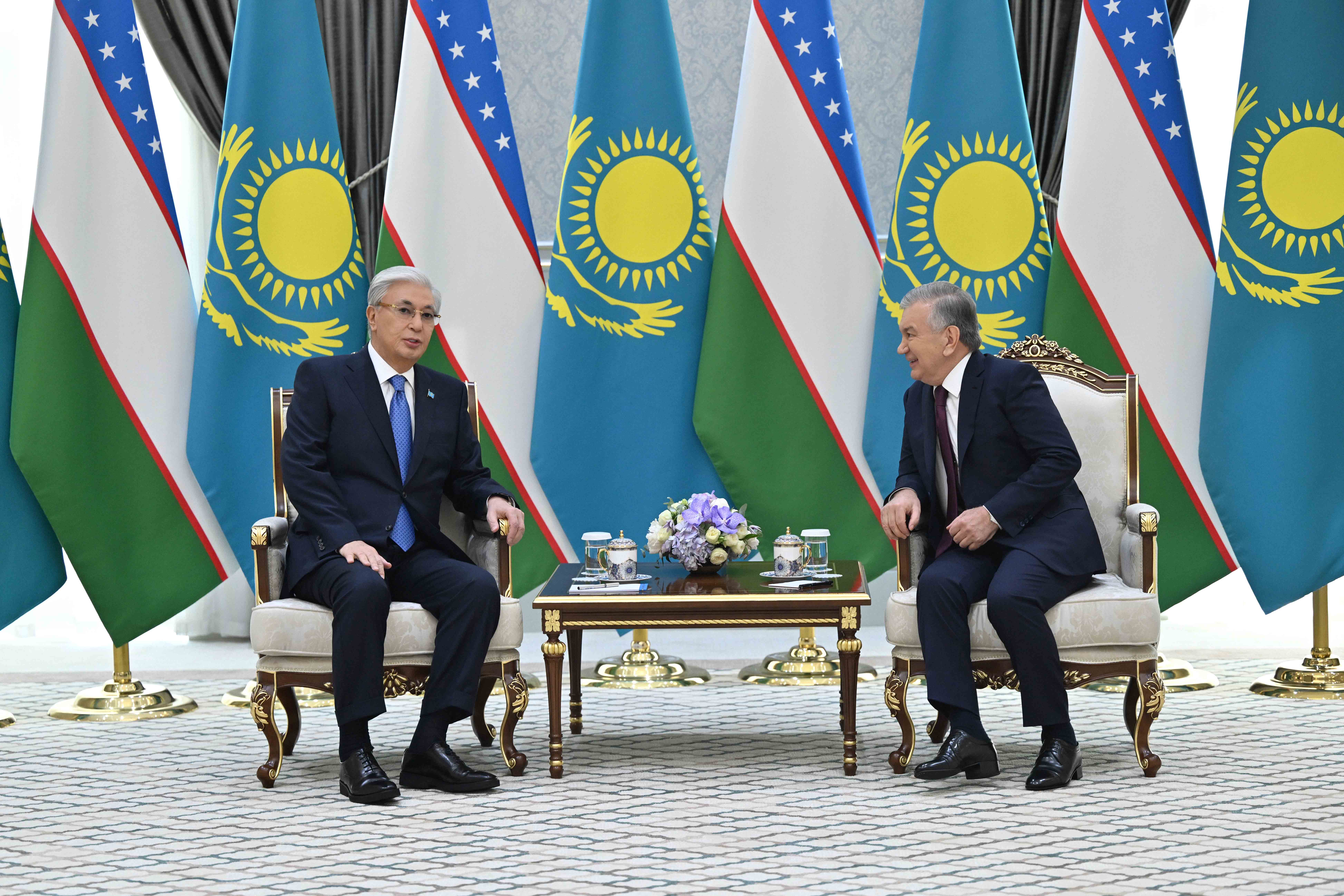 Глава государства провел переговоры с Президентом Узбекистана Шавкатом Мирзиёевым