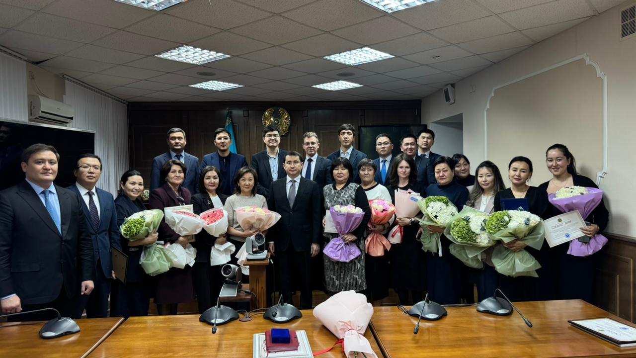 15 ноября - День национальной валюты Республики Казахстан - тенге и профессиональный праздник работников финансовой сферы