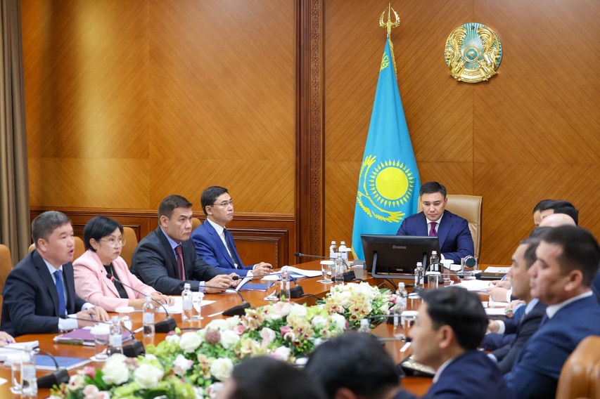 АППАРАТНОЕ ЗАСЕДАНИЕ: РАССМОТРЕНЫ АКТУАЛЬНЫЕ ВОПРОСЫ