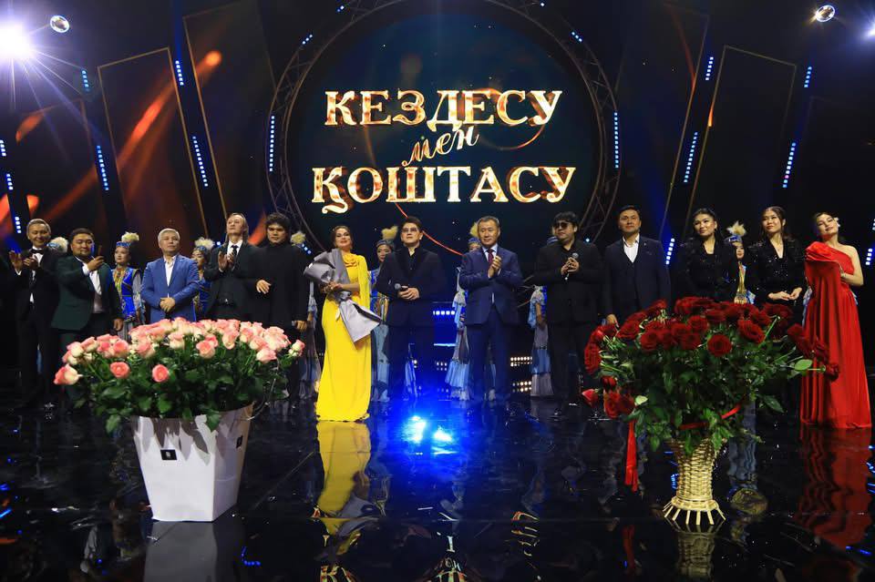 ТҮРКІСТАНДА БАҒЛАН ОМАРОВТЫҢ  «КЕЗДЕСУ МЕН ҚОШТАСУ» АТТЫ ШЫҒАРМАШЫЛЫҚ ӘН КЕШІ ӨТТІ