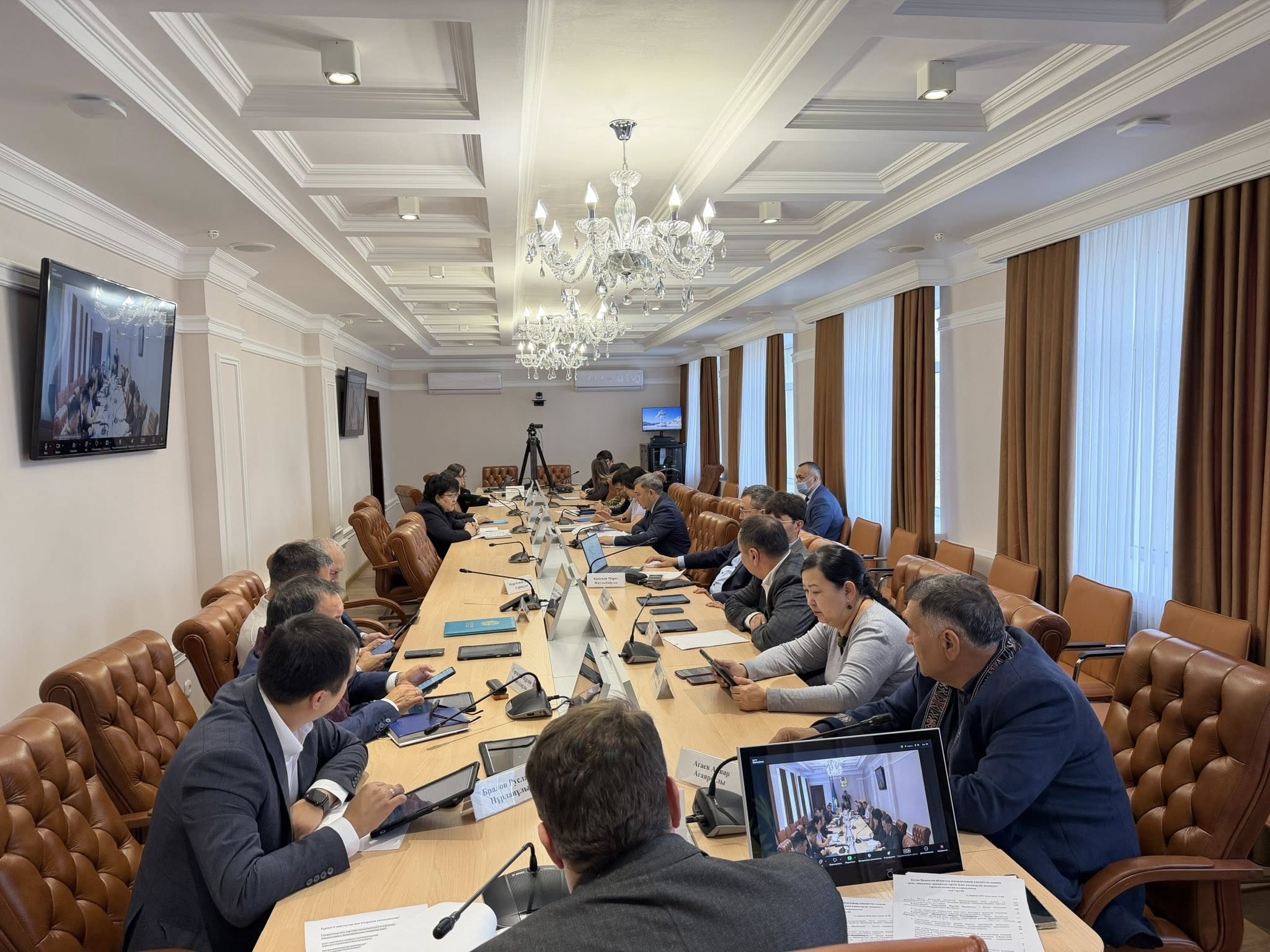 Батыс Қазақстан облыстық мәслихатының әлеуметтік-мәдени даму, заңдылық, құқықтық тәртіп және кәсіпкерлік жөніндегі тұрақты комиссиясының отырысы