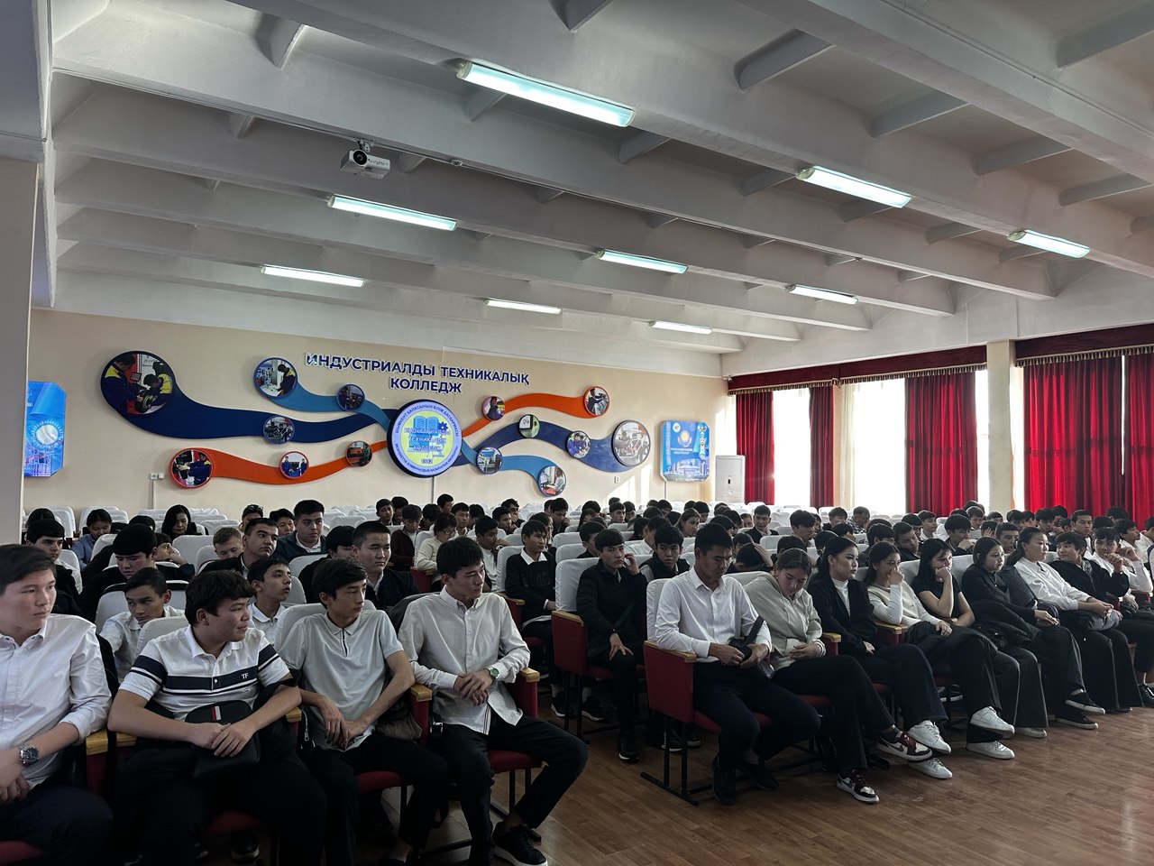 ЗАКОН И ПОРЯДОК: ПРОВЕДЕНА ВСТРЕЧА С МОЛОДЕЖЬЮ