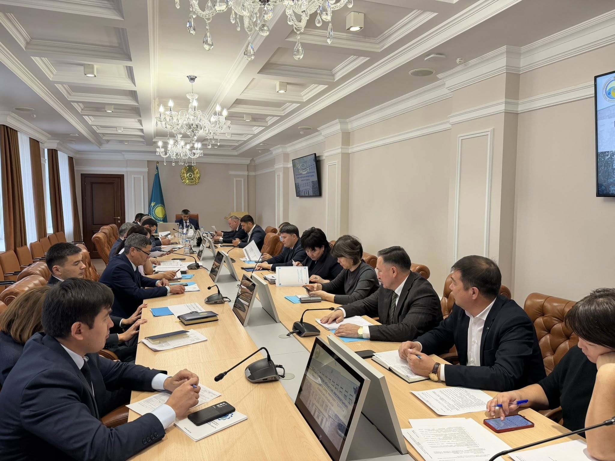 БАТЫС ҚАЗАҚСТАН ОБЛЫСТЫҚ МӘСЛИХАТЫНЫҢ ТҰРАҚТЫ КОМИССИЯСЫНЫҢ КЕЗЕКТІ ОТЫРЫСЫ