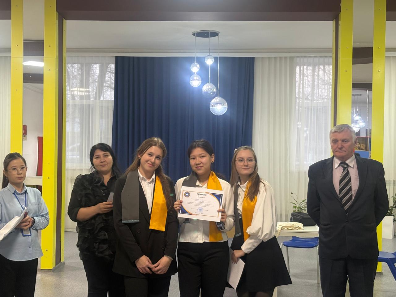 9-11 сынып оқушылары арасында "Қазіргі әлемдегі адалдық миф және шындық" аудандық пікірсайыс турнирі