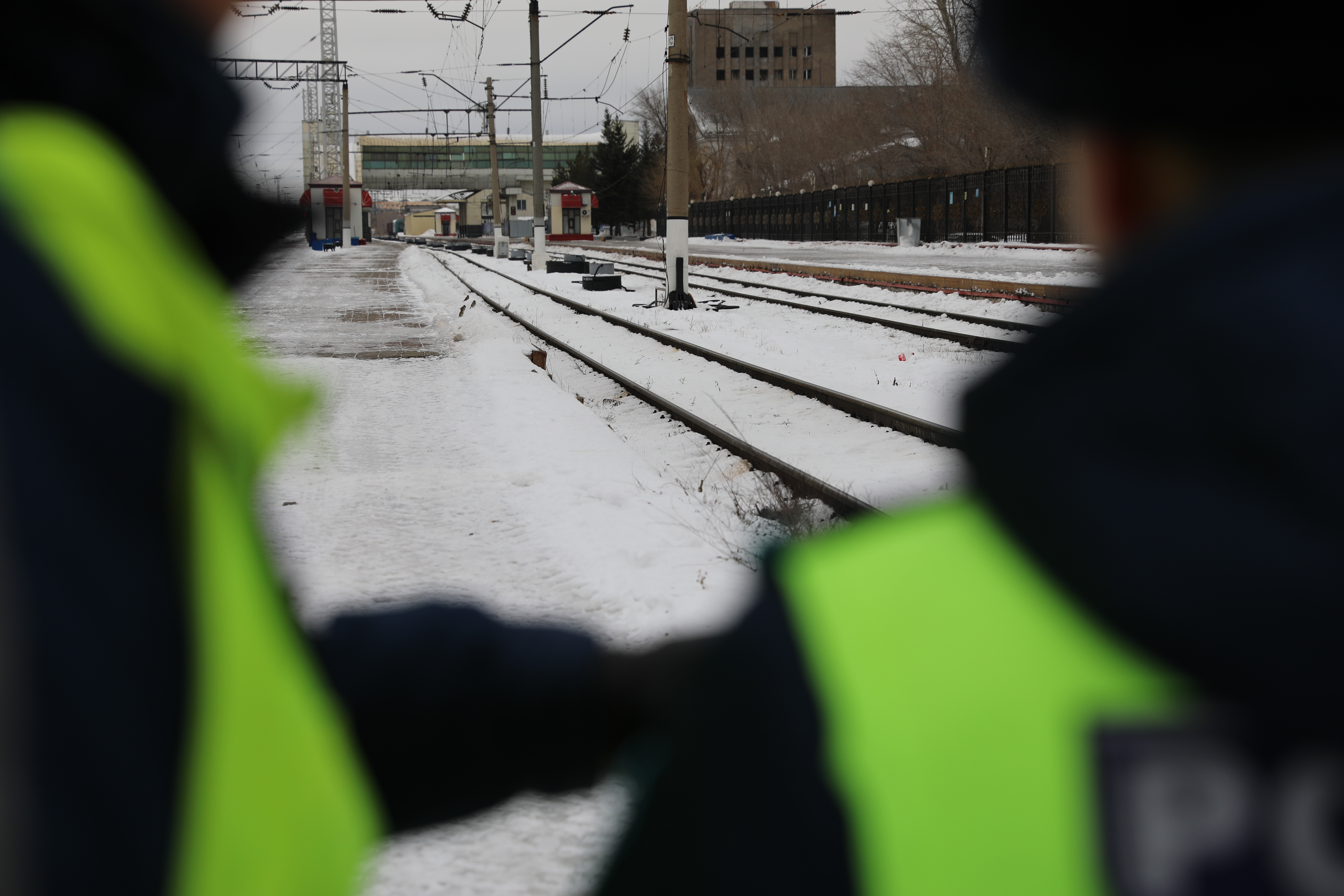 Көлік полицейлері: темір жолды белгіленбеген жерден кесіп өткендері үшін шамамен 42 мың адам жауапкершілікке тартылды