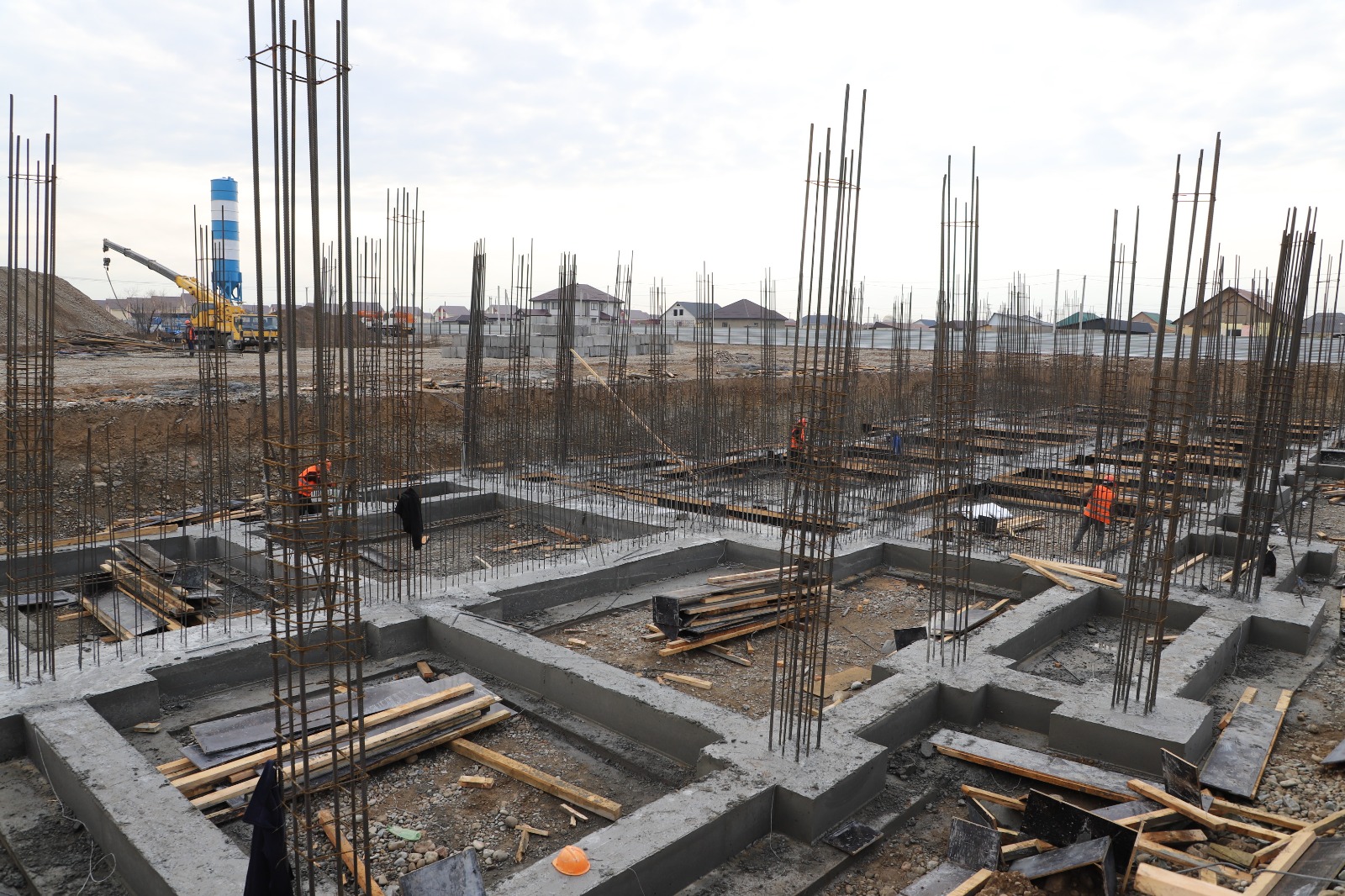 В жилом массиве «Ынтымак» началось строительство пяти новых многоквартирных домов