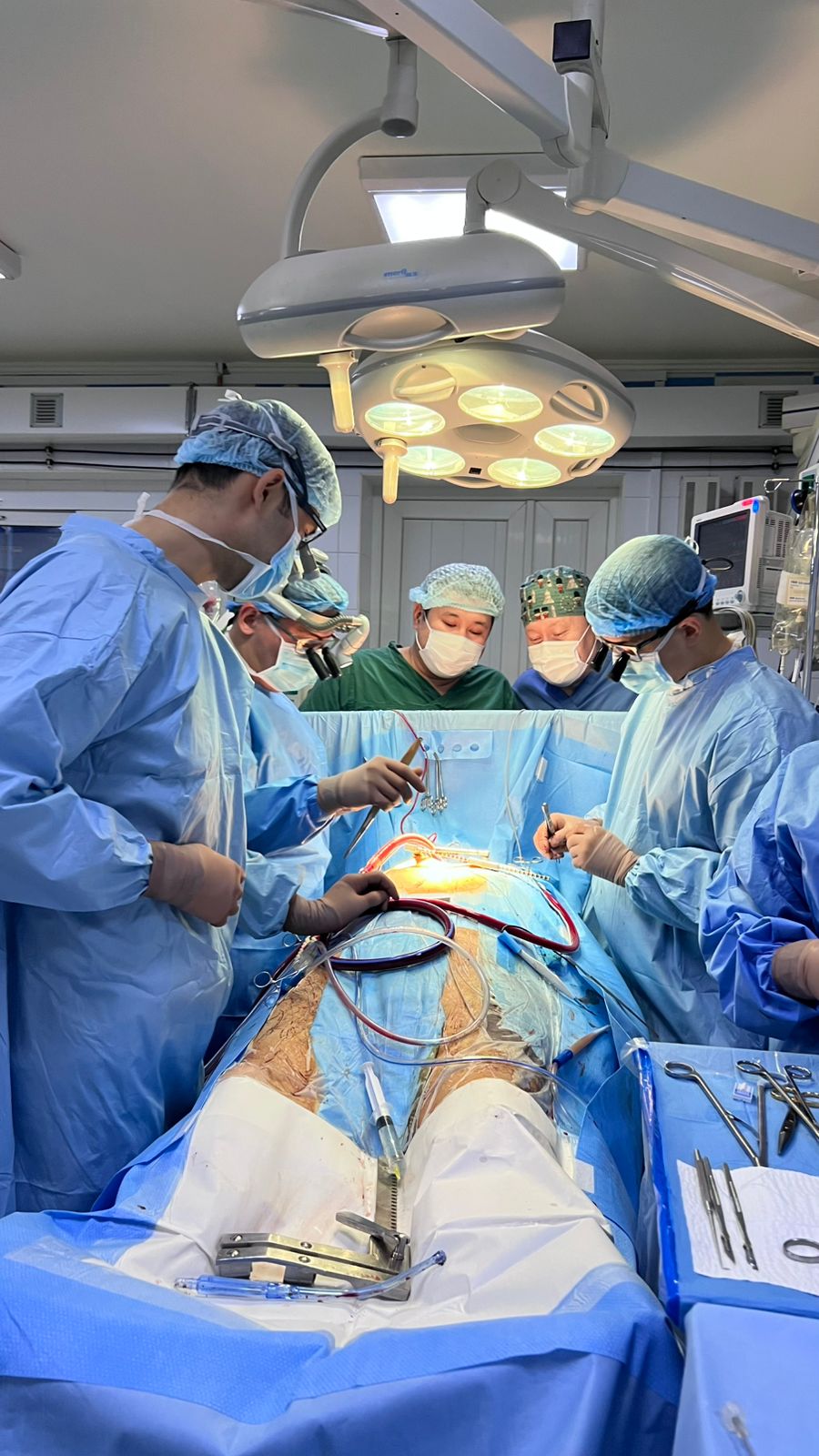 ВПЕРВЫЕ В ВКО ВРАЧИ ВЫПОЛНИЛИ БЕСШОВНУЮ ИМПЛАНТАЦИЮ АОРТАЛЬНОГО КЛАПАНА