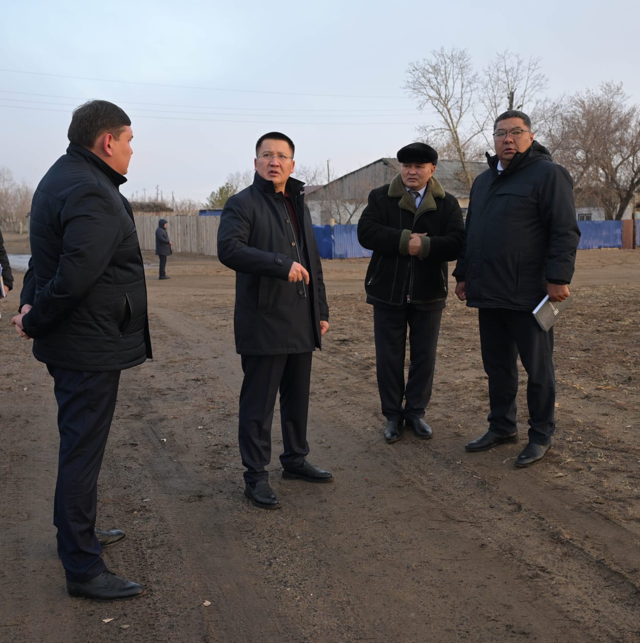 Павлодар облысының әкімі Асайын Байханов Аққулы ауданының Төсағаш ауылына жұмыс сапарымен барып, жергілікті тұрғындармен кездесті