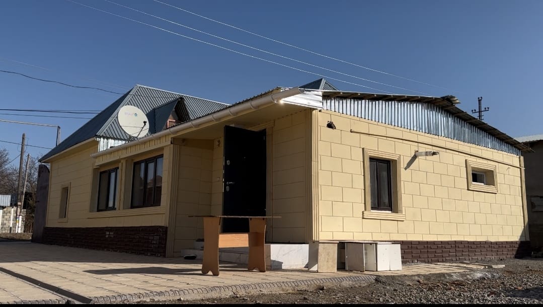 ТӨЛЕБИ АУДАНЫНДА 11 БАЛАСЫ БАР ОТБАСЫНЫҢ АПАТТЫ ЖАҒДАЙДАҒЫ БАСПАНАСЫ ТОЛЫҚ ЖАҢАРТЫЛДЫ