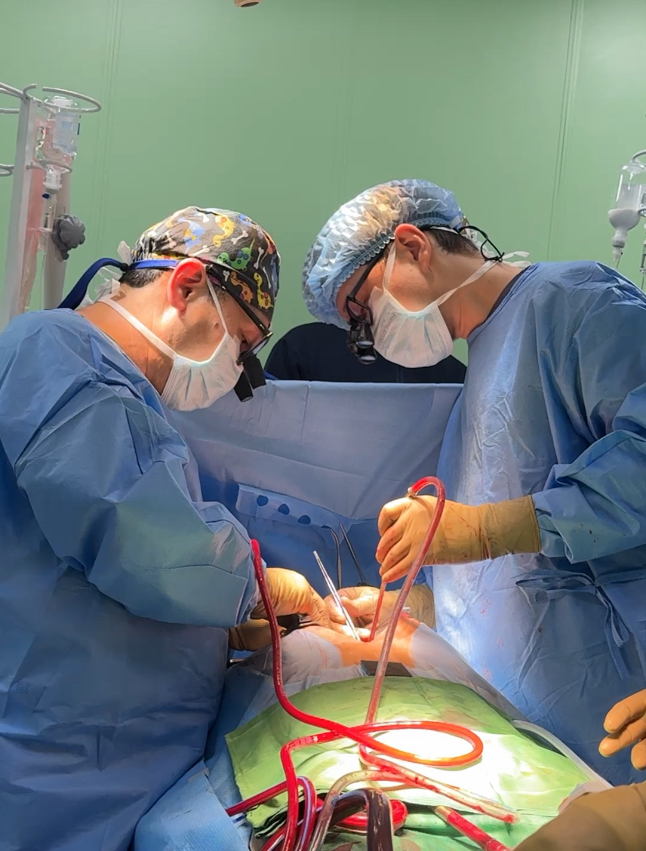 Бес сағат өмір мен өлім арасында: алматылық хирургтар аортасы жыртылған пациентті аман алып қалды