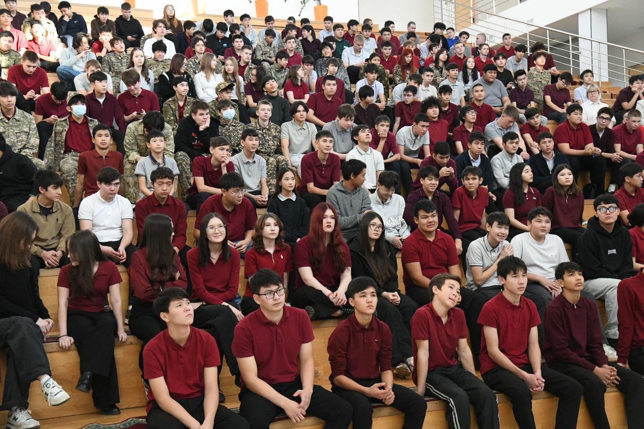 «Заң және тәртіп»: елордалық колледж студенттеріне құқықбұзушылықтың артында жауапкершілік бар екені түсіндірілді