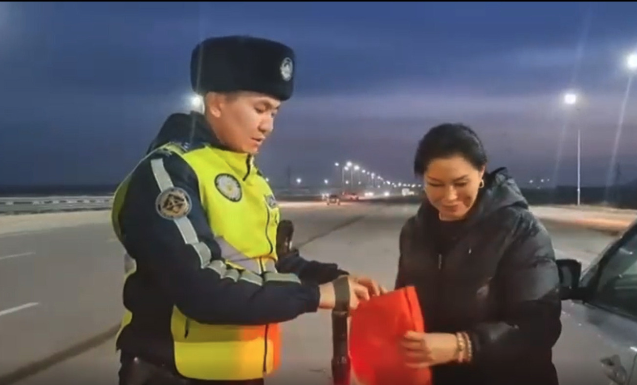 Қарағанды облысында бір жыл бойы жол ережесін бұзбаған жүргізушілерге полицияның тосын сыйы