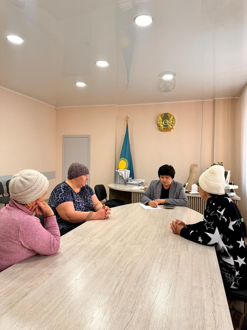 Алтай ауданы маслихатының төрағасының және «AMANAT» партиясынан сайланған депутатының жеке қабылдауына Алтай қаласының тұрғындары баспана мәселесі бойынша жүгінді