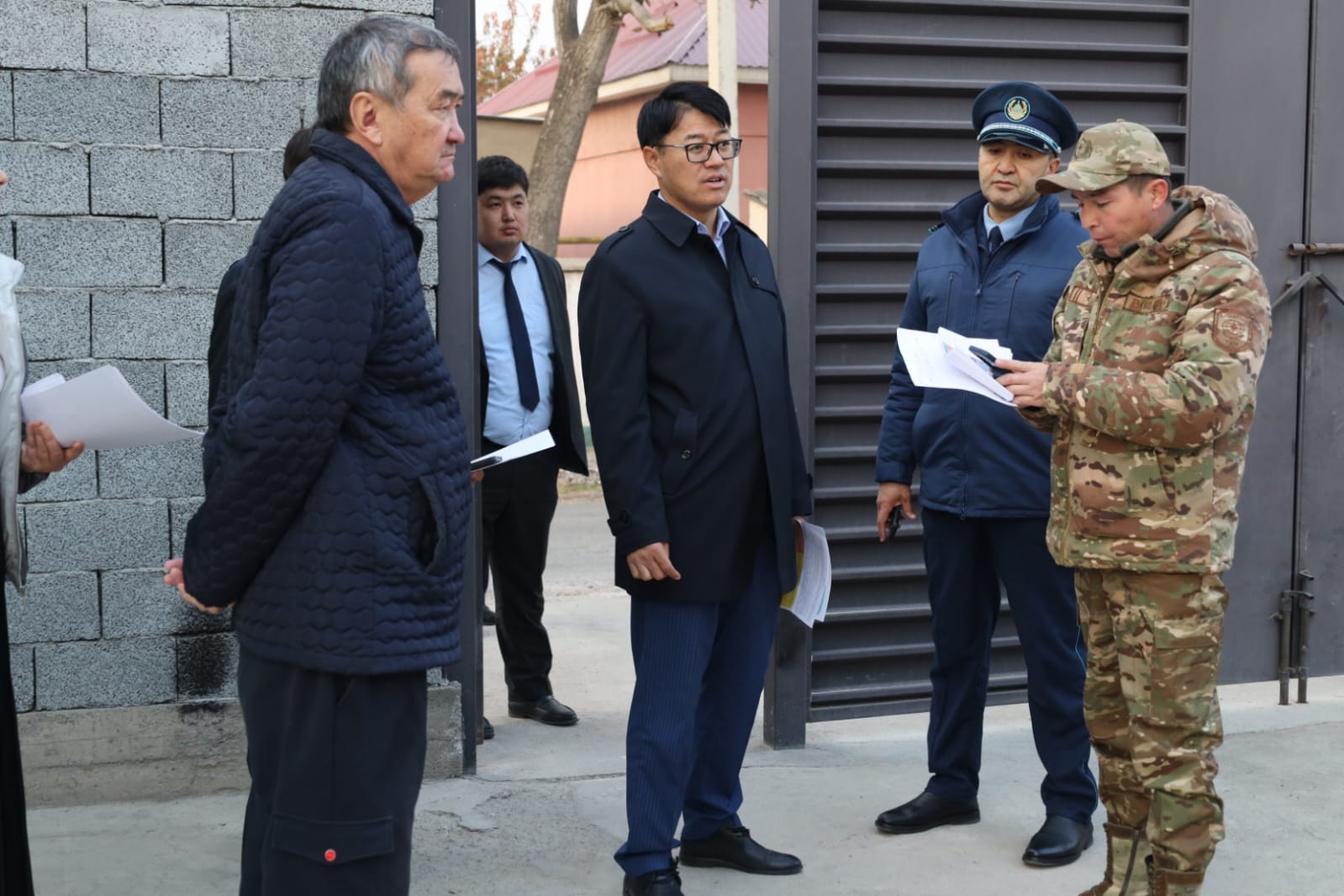 АУДАН ӘКІМІ ТҰРҒЫН ҮЙЛЕРДЕГІ ӨРТ ҚАУІПСІЗДІГІН ТЕКСЕРДІ