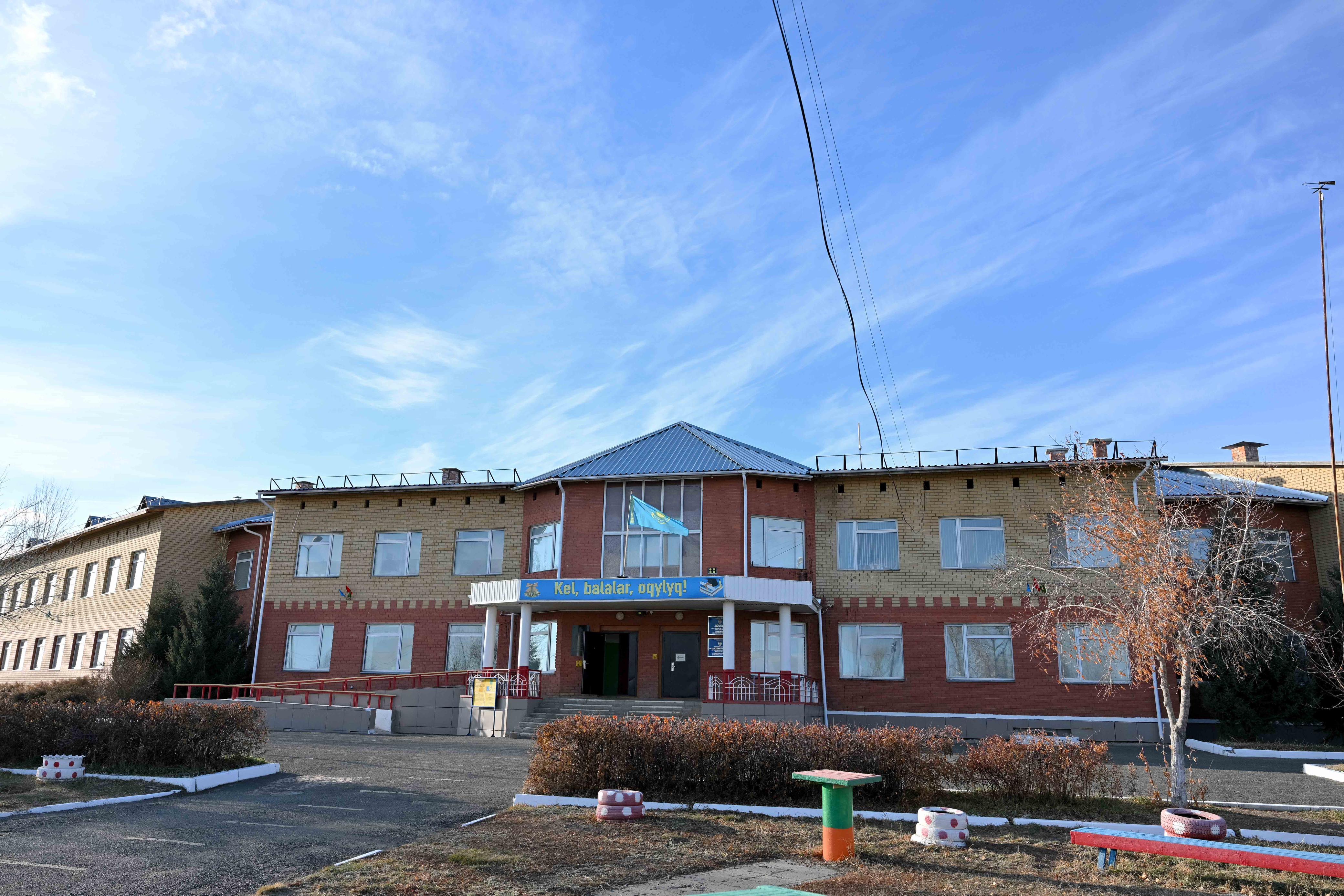 Оқу-ағарту министрі Абай облысындағы білім нысандарының тыныс-тіршілігімен танысты