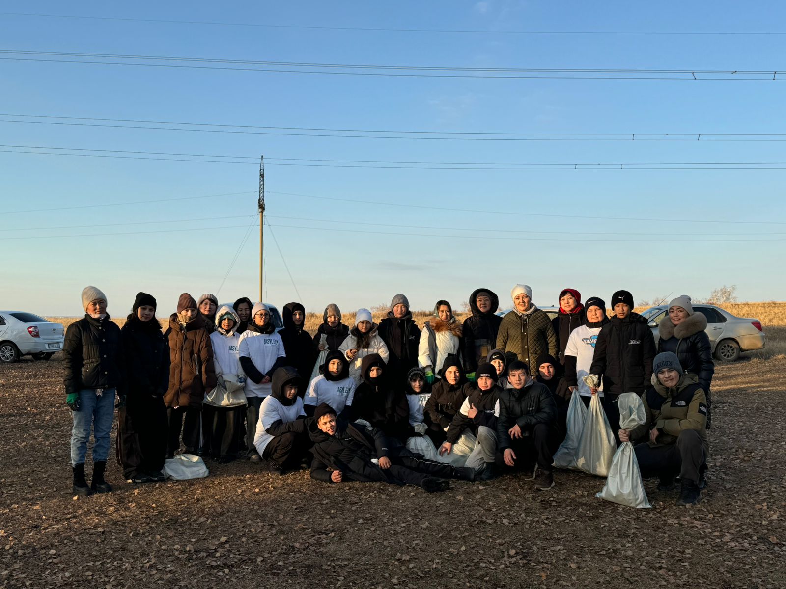 В рамках экологической акции  «Таза Қазақстан» коллектив Жаксынского районного маслихата принял участие в субботнике, организованном в селе Жаксы
