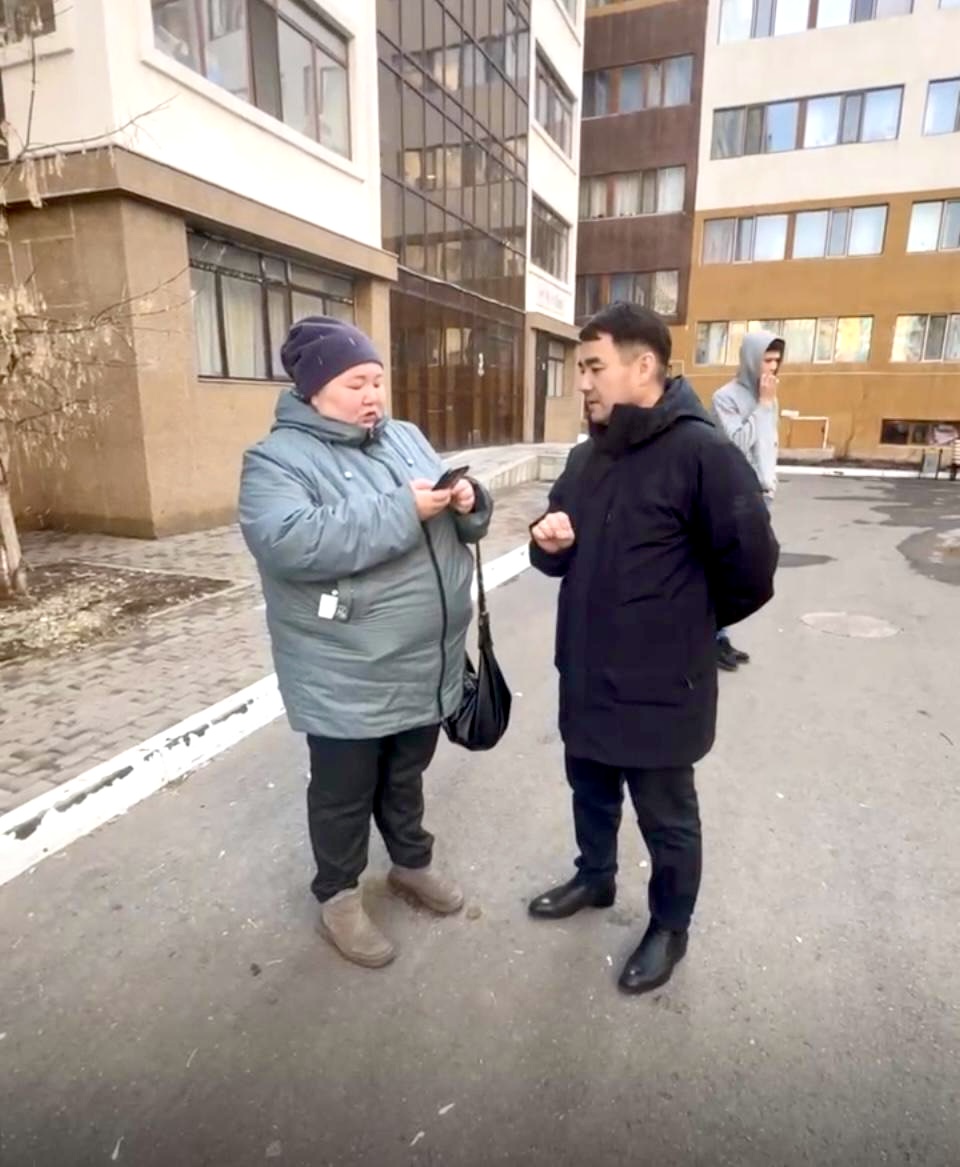 Сегодня заместитель руководителя Управления Е. Малик вместе с председателем ОСИ провёл проверку лифтов в жилом комплексе “Экодом”