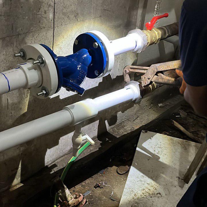 Ведутся работы по проекту «Капитальный ремонт водопроводной системы холодной и горячей воды расположенных по адресу: ЗКО, Бурлинский район, г. Аксай, 10 микрорайон дом 8»