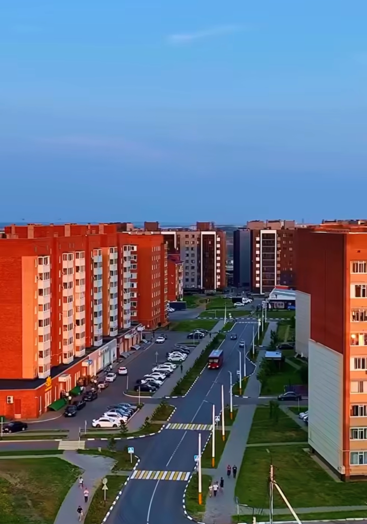 «Аэропорт» шағынауданында абаттандыру жұмыстары мен даму жоспарлары талқыланды