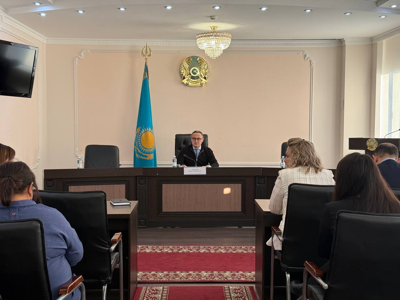 19 ноября под председательством заместителя акима города Дархана Оспанова состоялось заседание Комиссии по делам несовершеннолетних и защите их прав.