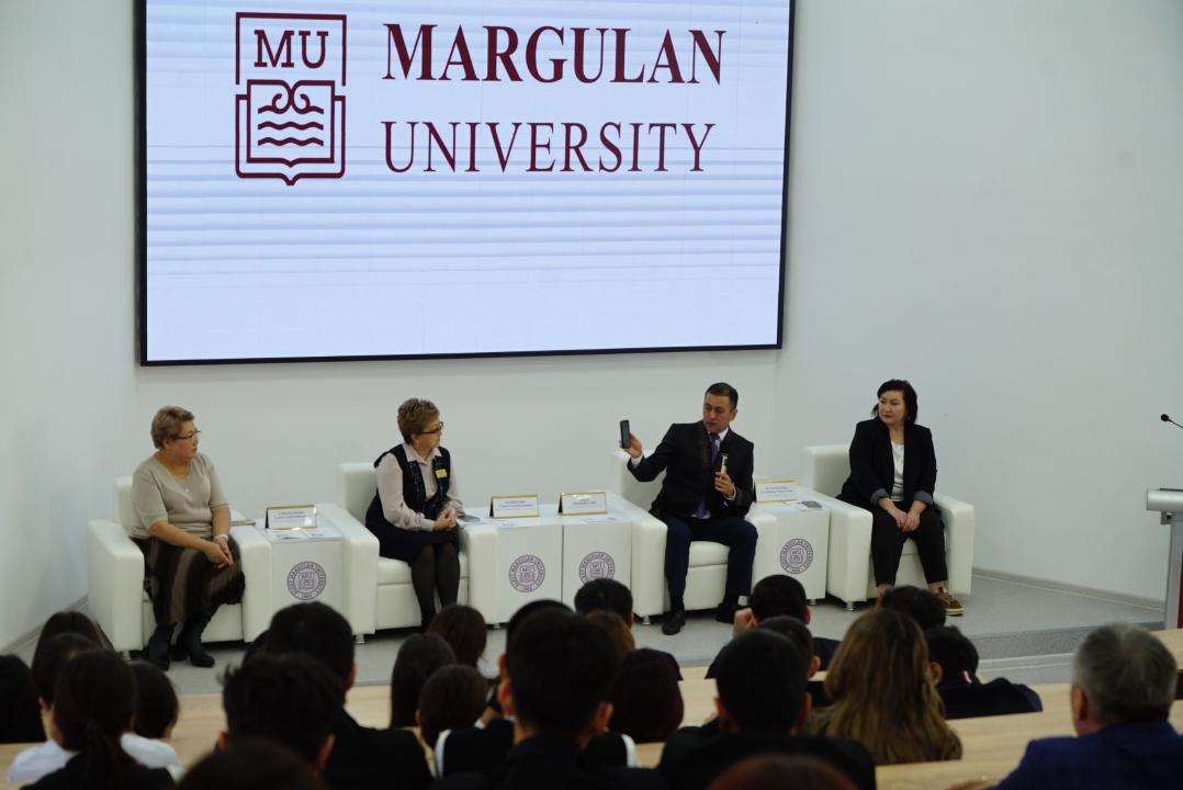 Павлодар өңірінің оқушылары Марғұлан университетіне қалай түсуге болатынын білді