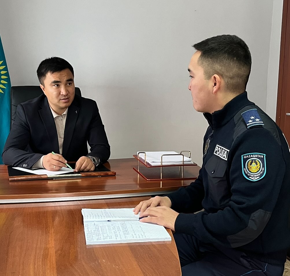 Аким Курмансайского сельского округа Елдос Газизов провел встречу с участковым инспектором полиции К. Утаралиным, в ходе которой были обсуждены итоги работы по профилактике правонарушений за 10 месяцев 2025 года