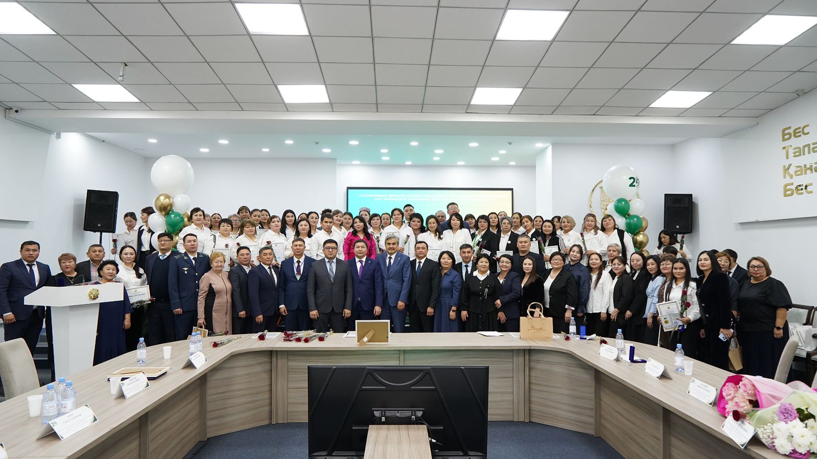 В Семее отметили 20 летие Центров обслуживания населения