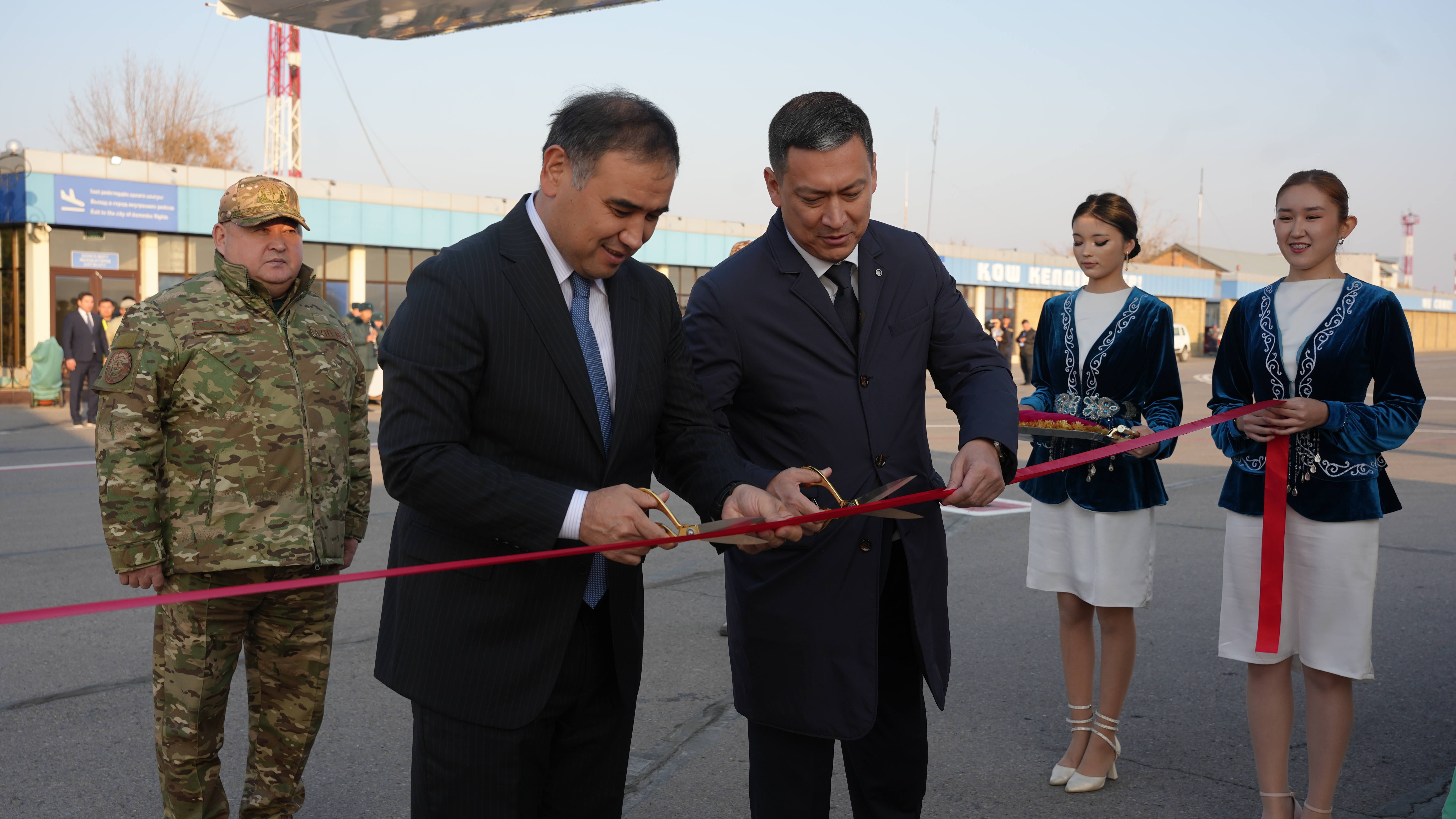 Шымкентте Қазақстан ТЖМ үшін алынған L 410 үшінші ұшағын қарсы алды