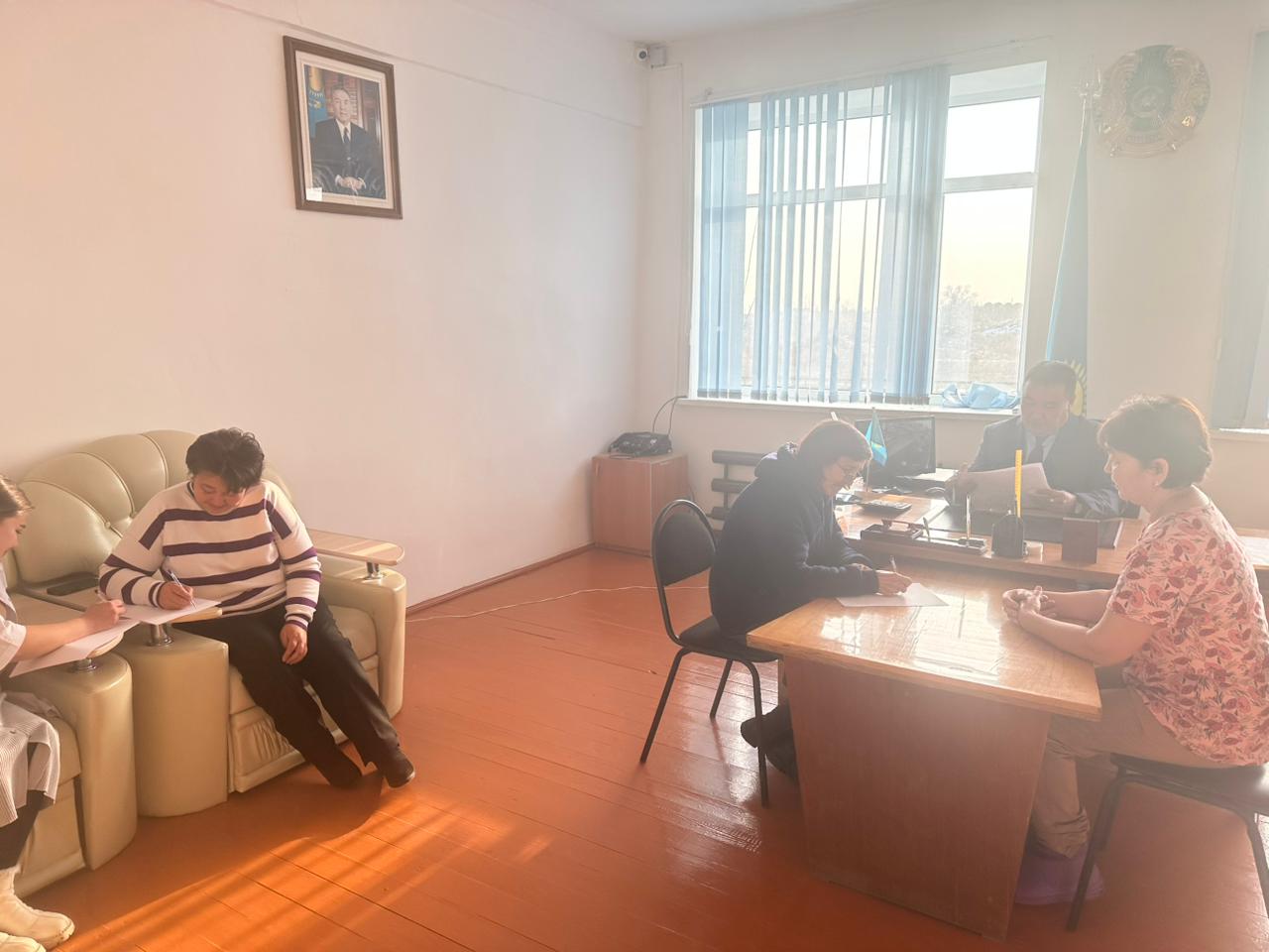 2025 жылғы 20 қарашада Май ауылдық округінің әкімі Ербол Дүйсенбайұлы Шурманов ауыл тұрғындарының өзекті мәселелерін шешуге азаматтарды жеке қабылдауын өткіді