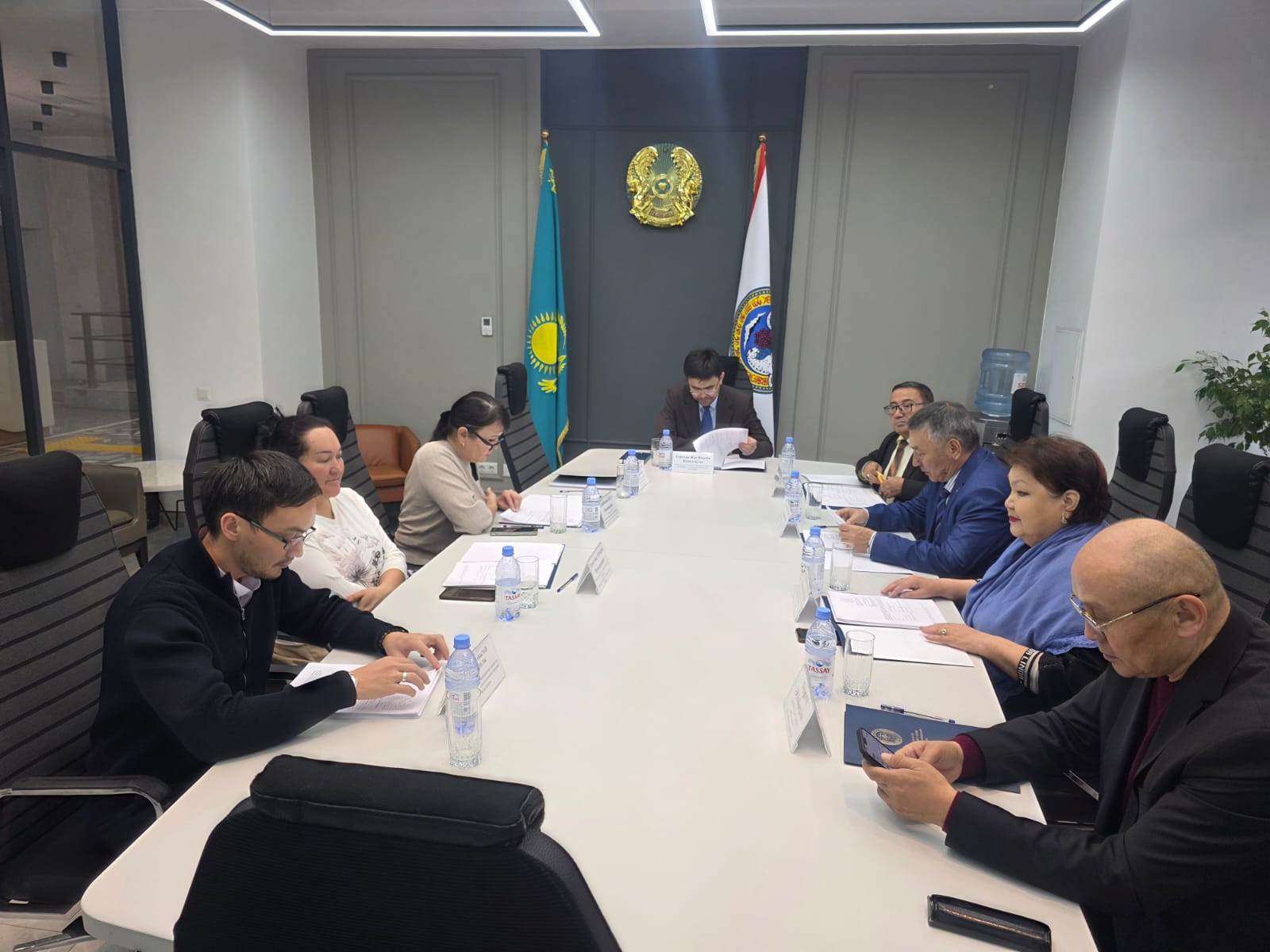 Управлением занятости и социальных программ города Алматы                         21 ноября 2025  года в 15:00 часов проведено заседание Комиссии по определению принадлежности к казахской национальности лиц, претендующих на получение статуса кандаса и гражданства Республики Казахстан в упрощенном (регистрационном) порядке, в случае отсутствия соответствующей записи в документах, удостоверяющих личность, а также в других документах, подтверждающих национальность претендентов.