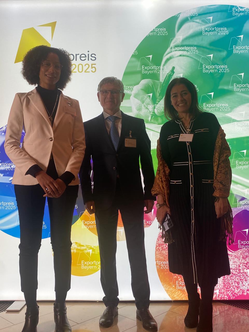 Ү.ж. 20 қарашада Бас консул Ерлан Мұқашев 2025 жылғы Бавария Экспорт сыйлығын өңірлік кәсіпкерлеге тапсыру рәсіміне қатысты