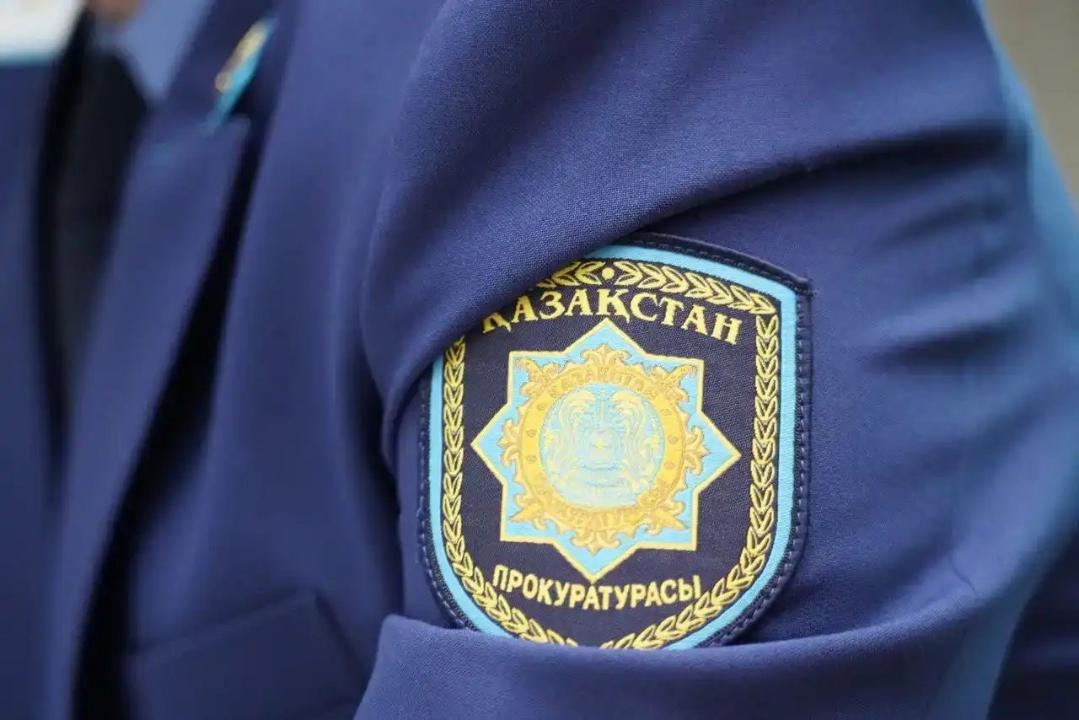 «Закон и порядок»: в Астане наказали повредивших дверь и стекло остановок