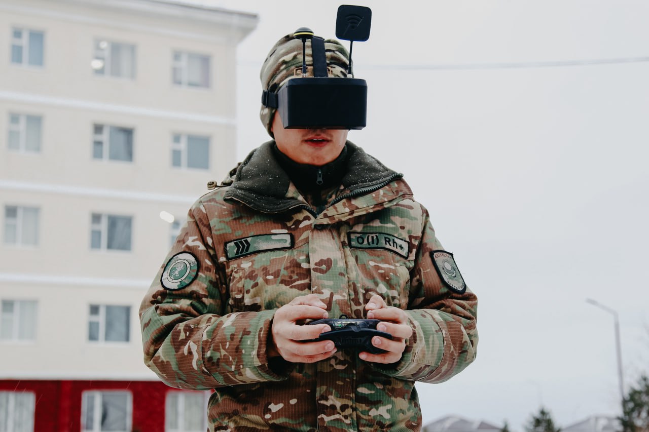 Сарбаздарға арналған жаңа мамандық: Ұлттық ұланда дрон операторларын даярлау курсы іске қосылды