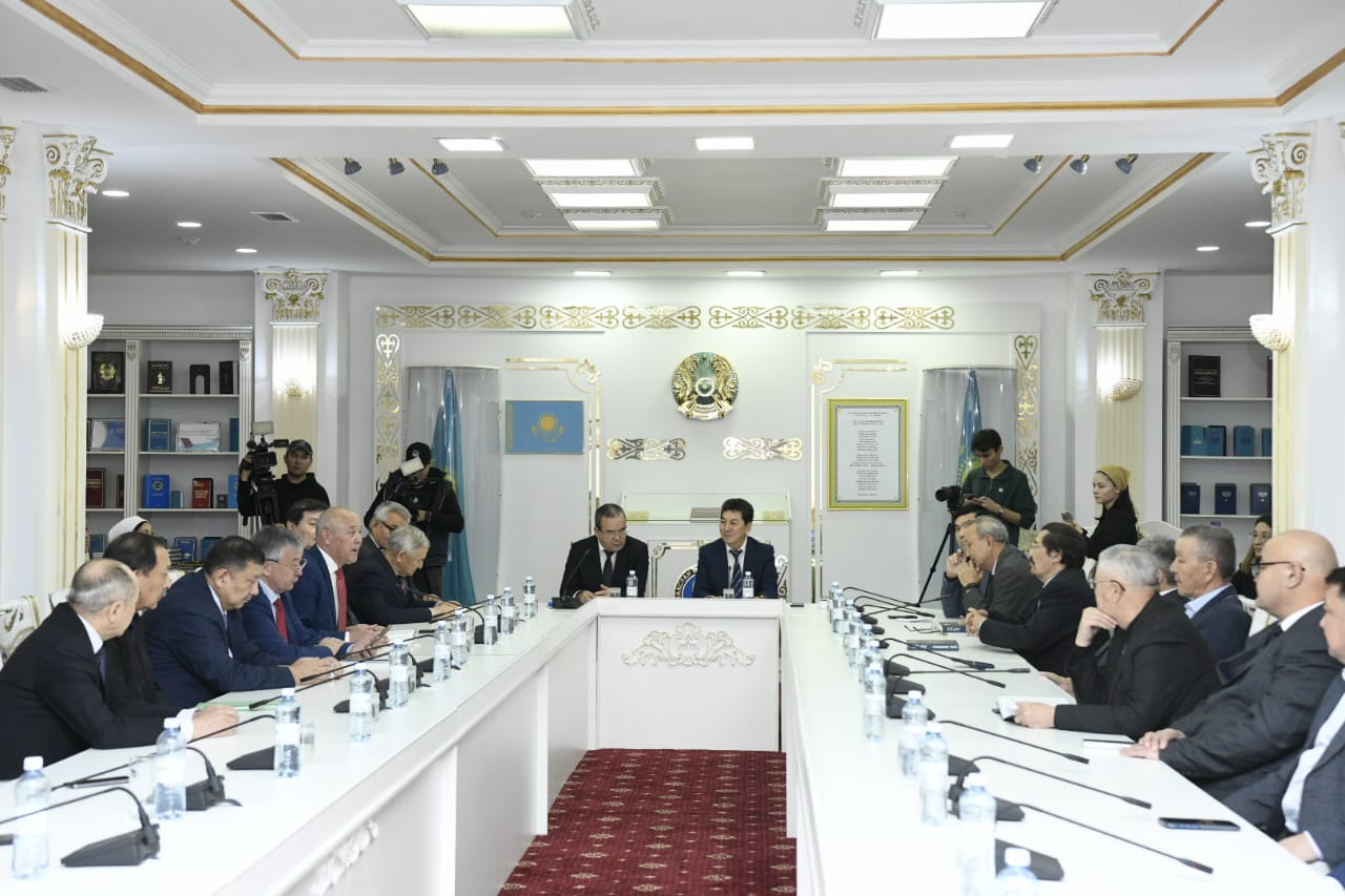 Астанада Әділбек Ыбырайымұлының жаңа кітаптарының тұсаукесері өтті