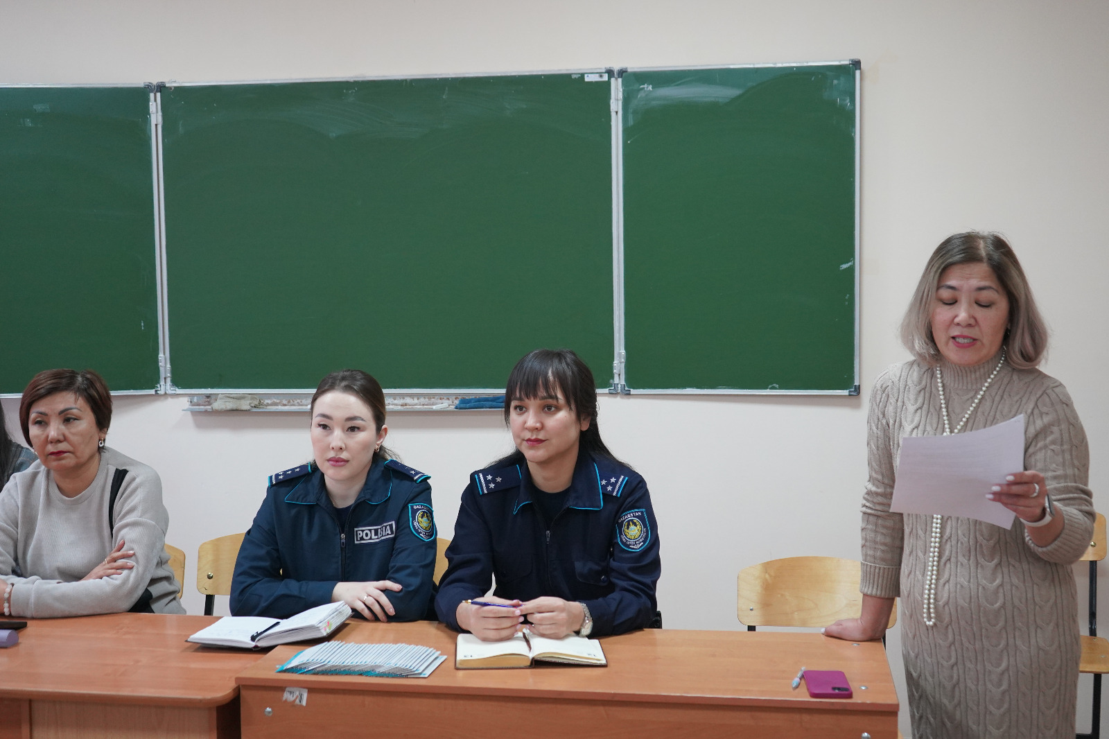 С иностранцами — слушателями подготовительных курсов - встретились полицейские в СКО