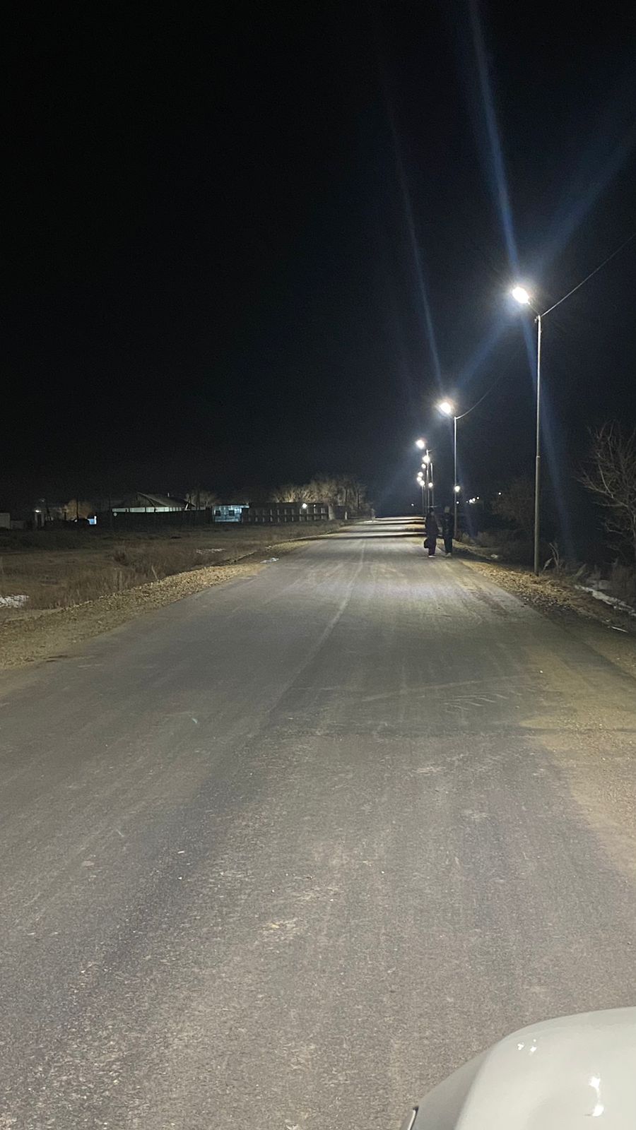 Жарықшамдар ауыстырылды! Округке қарасты Бекет ауылы көшелерінің жарық шамдарын тексеру кезінде біразының істен шыққандығы анықталды. Істен шыққан 60 дана жарықшамдарын демеушілік есебінен “Шерубай су” ЖШС мен “Надежда” шаруа қожалығы жаңадан сатып алып, “Шерубай су”мекемесінің электриктерімен бағаналарға орнатып, іске қосылды. Тағы да айта кететін жайт, аталған жарықшамдардың қызмет көрсету ақысын “Шерубай су” мекемесі бірнеше  жылдан бері өтеп келеді.  Аталған елді мекенде биылдың өзінде орталықтандырылған ауыз су құрылысы аяқталып іске қосылса, “Ауыл ел бесігі” жобасы аясында 3 көше жолдарына 3 шақырым асфальт төселді.