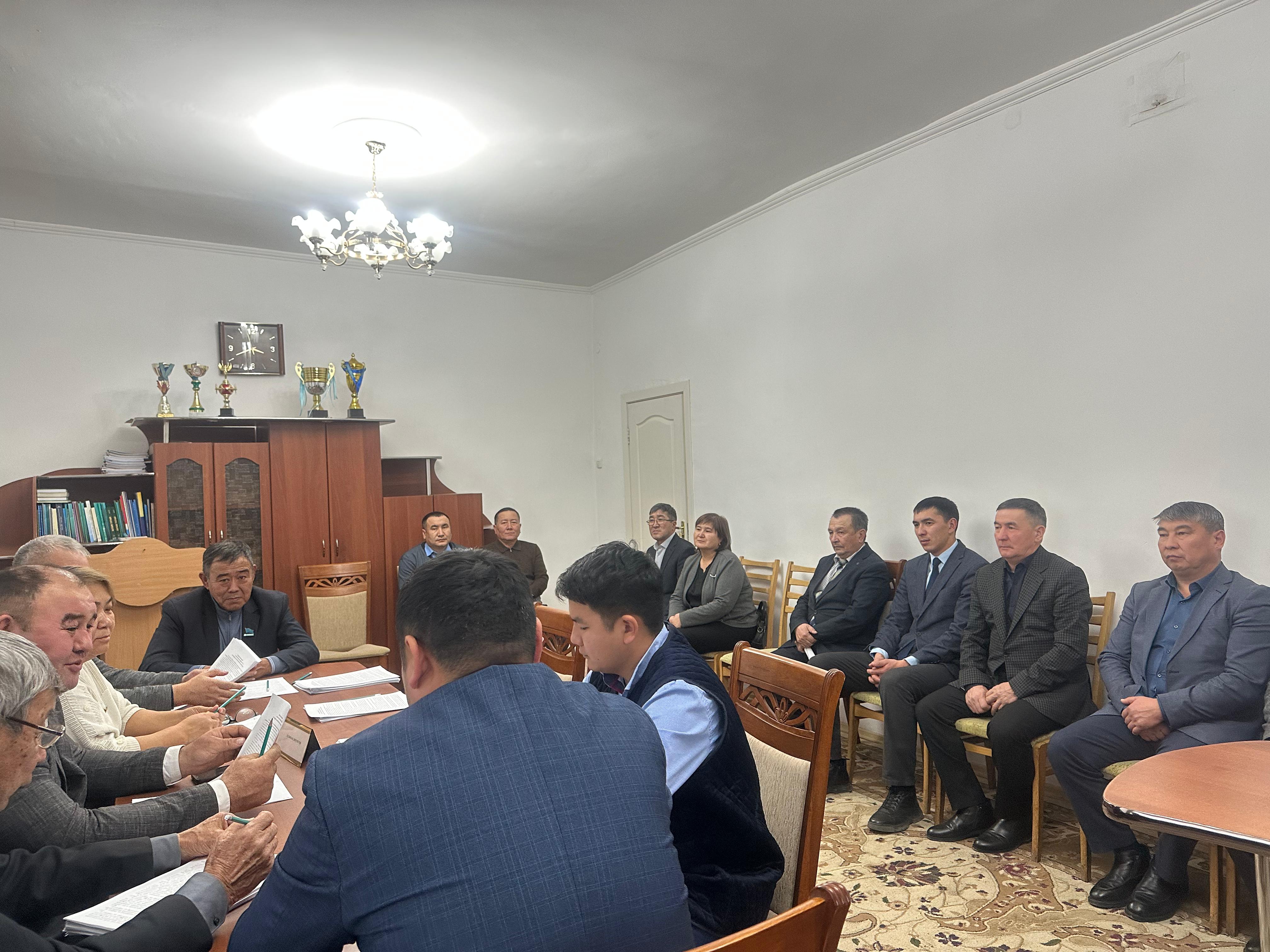 В Майском районном маслихате прошло заседание депутатской постоянной комиссии по вопросам « Контроль за исполнением бюджета, развитием экономики и инфраструктуры»