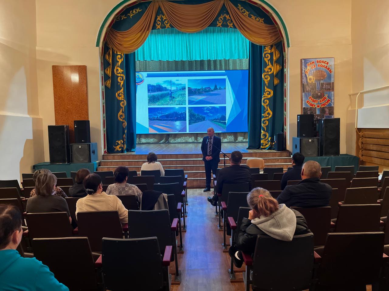 Красноармейск ауылдық округінің әкімі А. К. Хлебниковтың халықпен есептік кездесулері