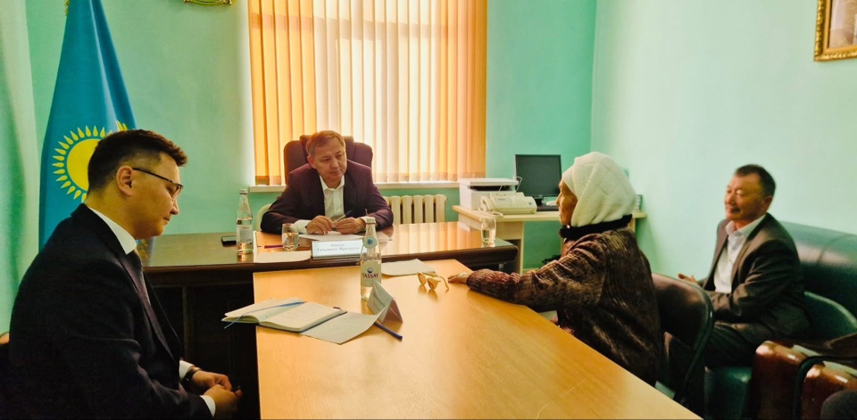 Meeting of the Akim of Mangystau District with the residents of Tushchikuduk village.