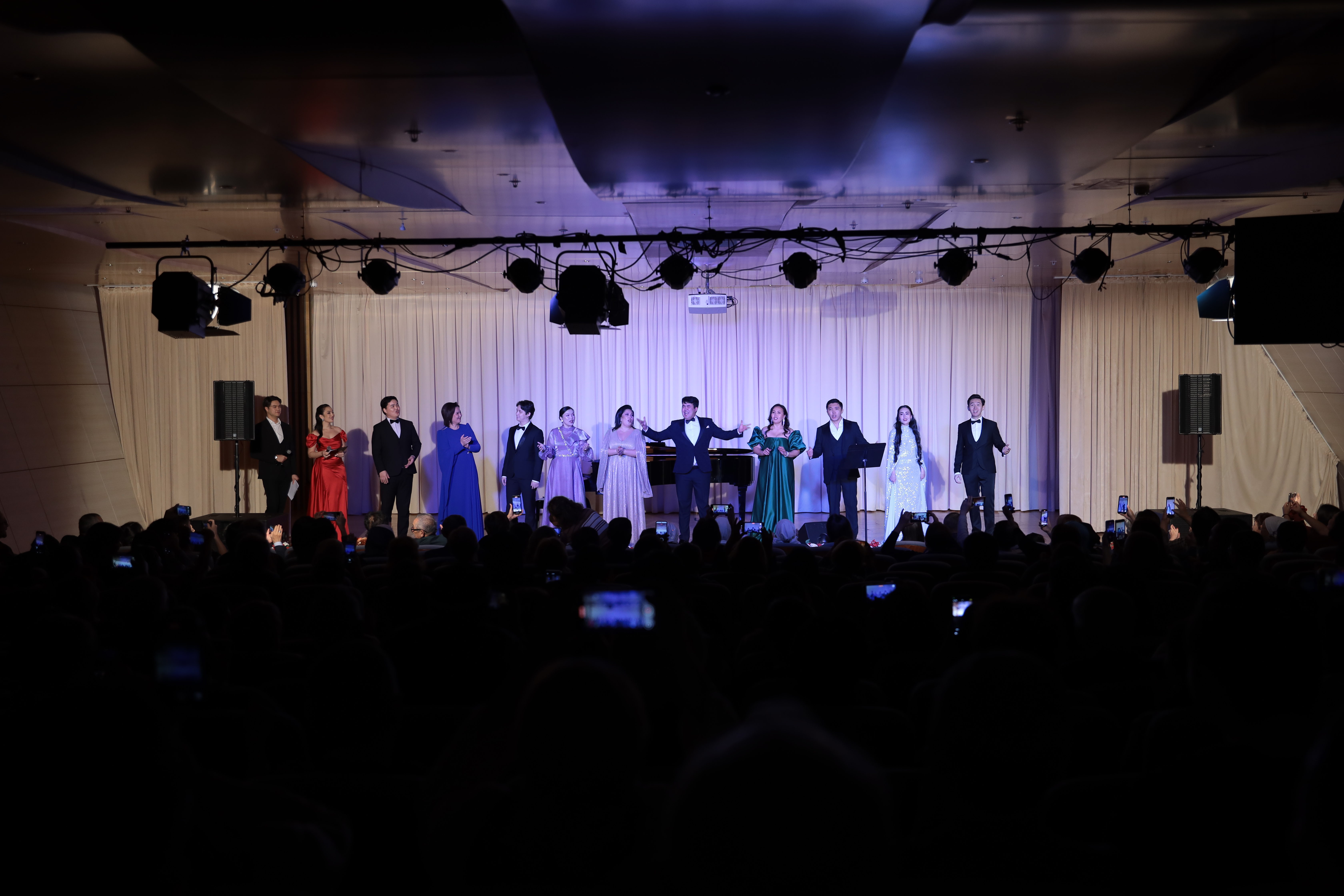 Юбилейный концерт «Анам сенсің, туған жер» в честь празднования 100-летия Нургисы Тлендиева прошел в Астане