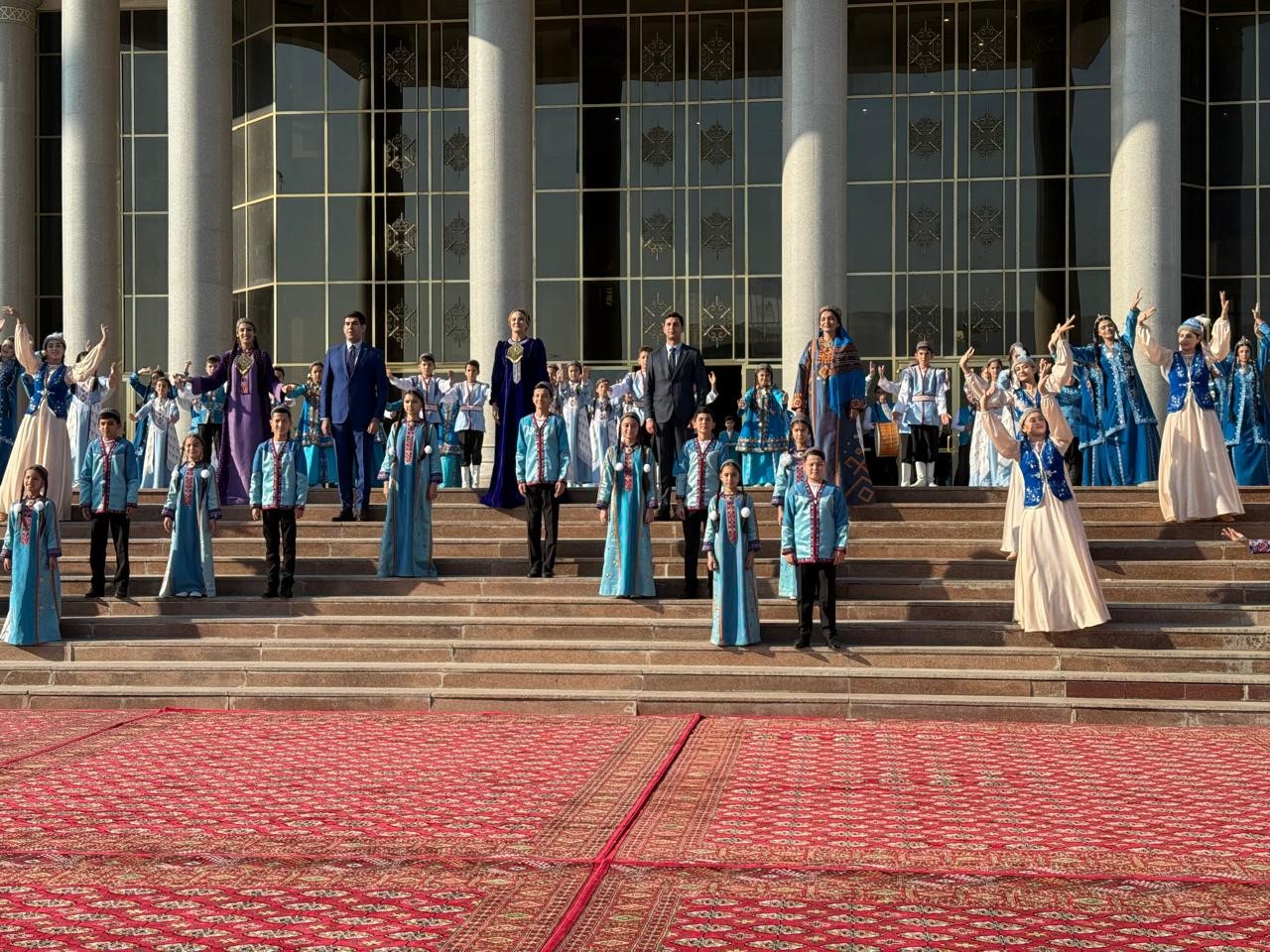В Балканском велаяте Туркменистана состоялся концерт казахстанских артистов