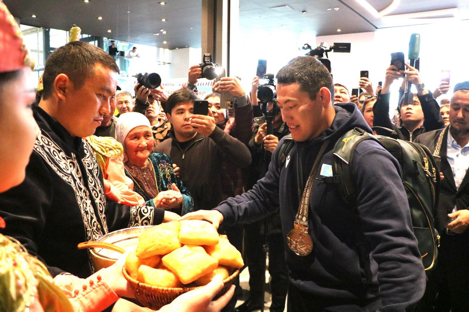 ТҮРКІСТАНДЫҚ СУРДОЛИМПИАДА ЖЕҢІМПАЗДАРЫ ЕЛГЕ ОРАЛДЫ